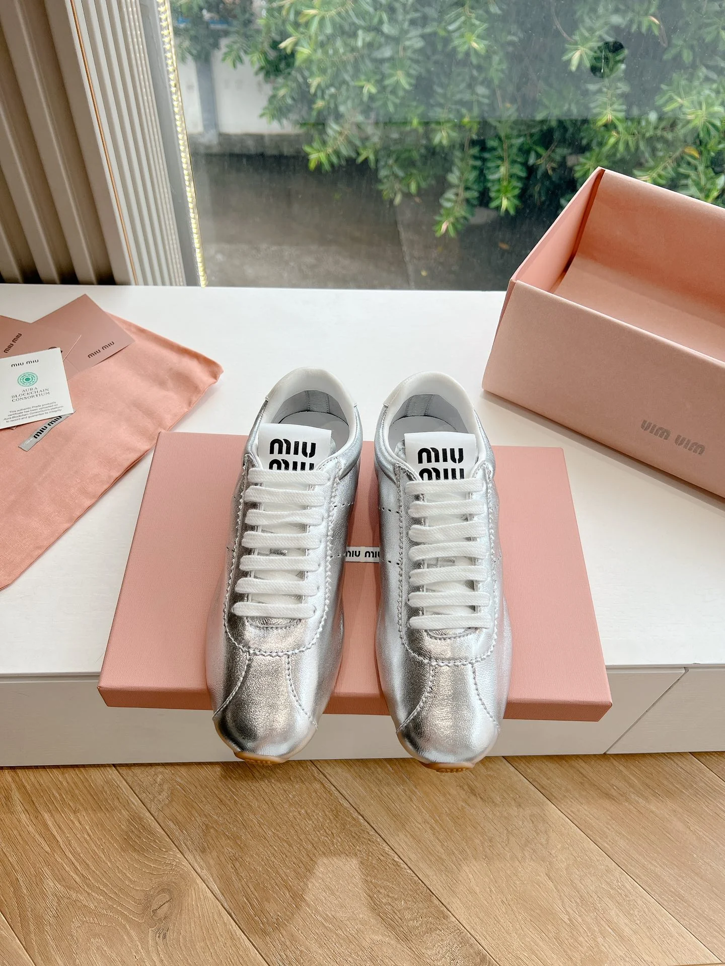 Повседневные туфли Miu Miu 2024 - серебристые