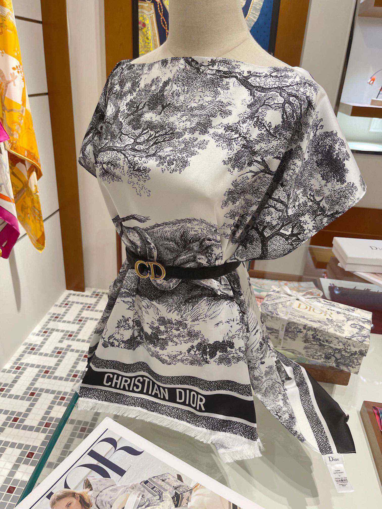 Dior - Шелковая накидка/шаль