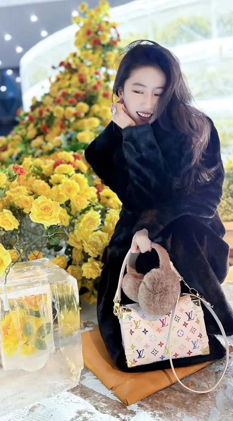 Средняя кожаная сумка LV Side Trunk - белая