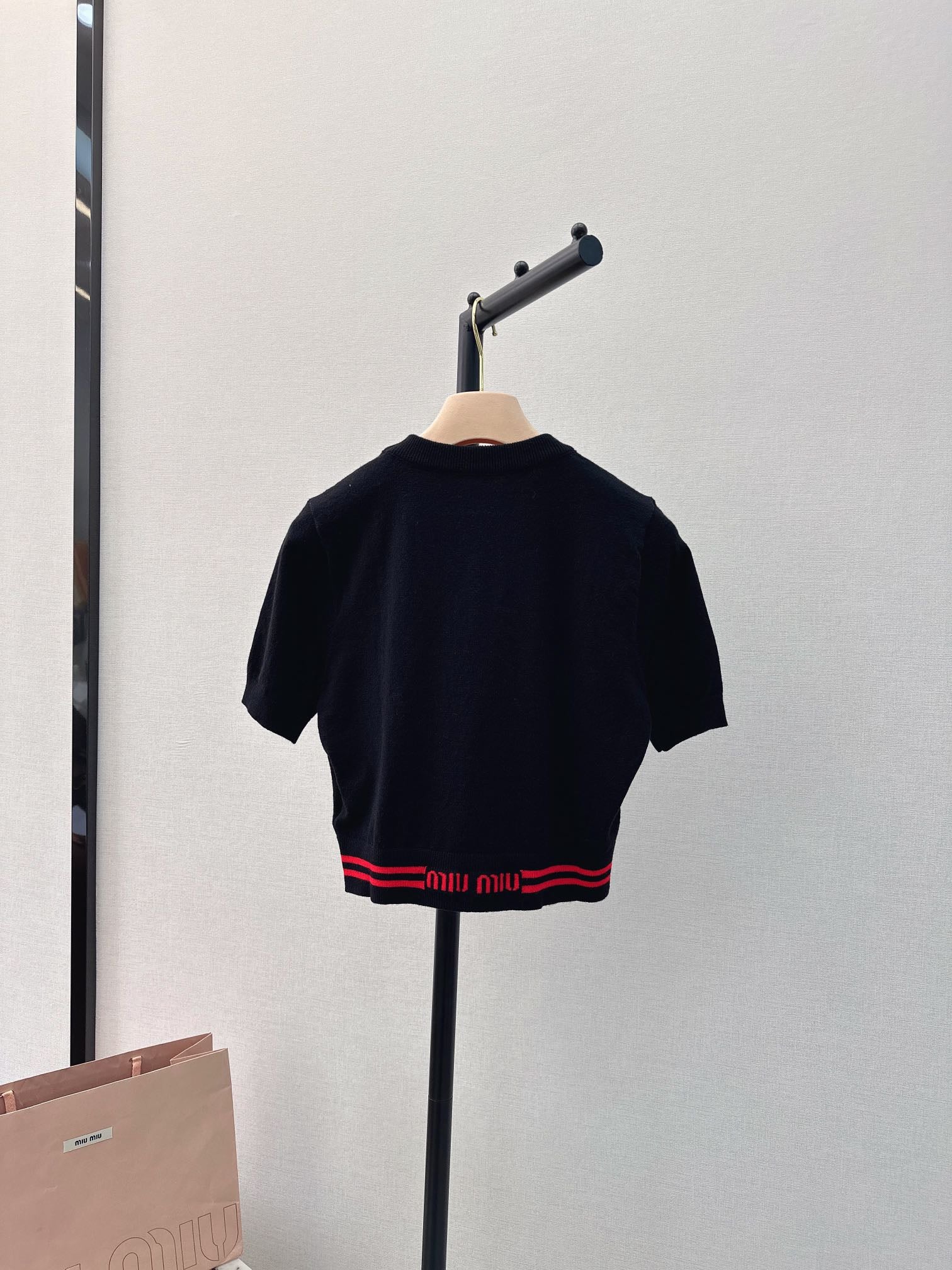 Miu Miu - 2404 - Новинка сезона весна/лето: Классический пуловер с круглым вырезом - Плиссированная юбка - Черный