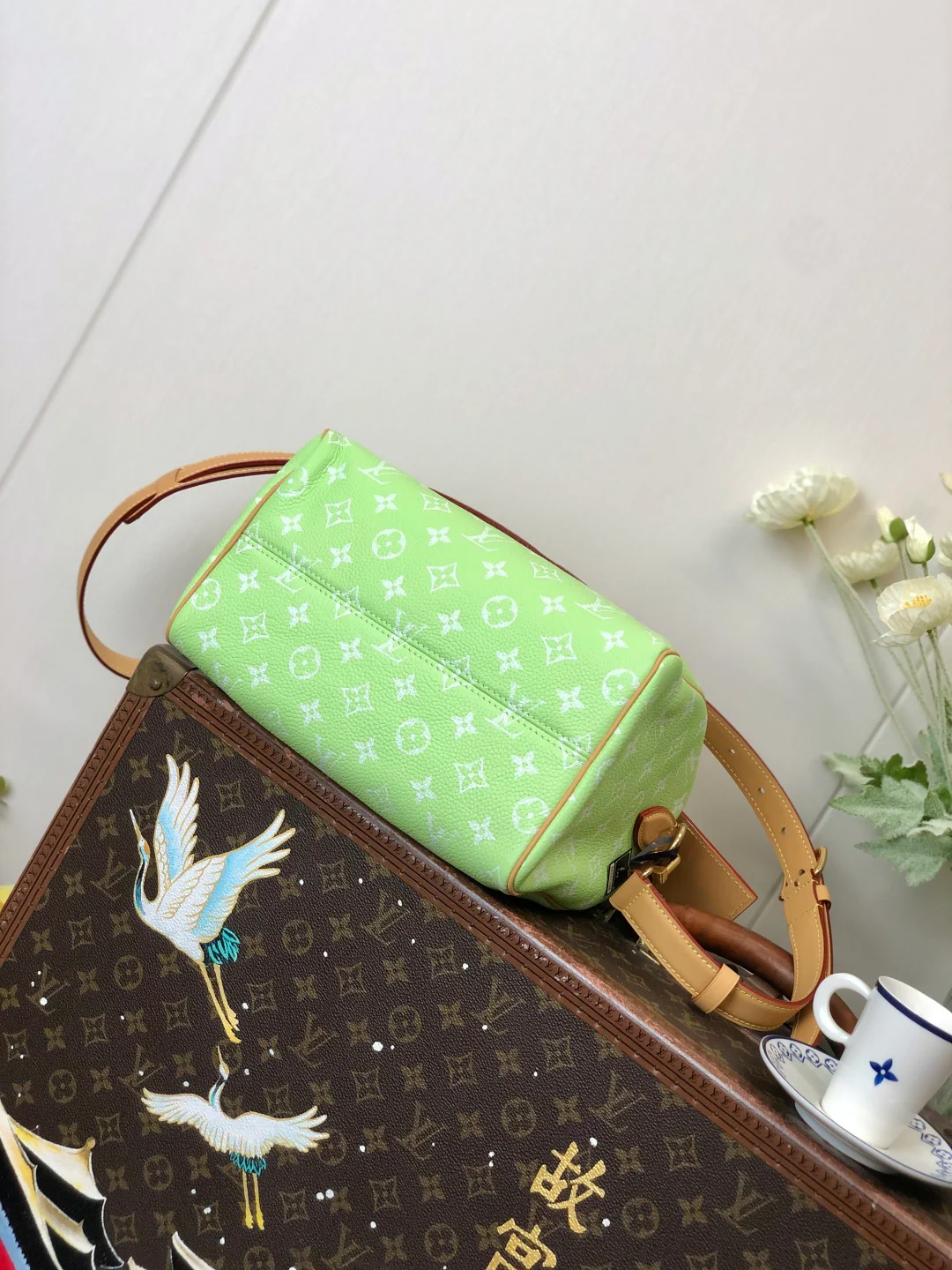 LV-m14063-speedy-p9-bandouliere-avocado green