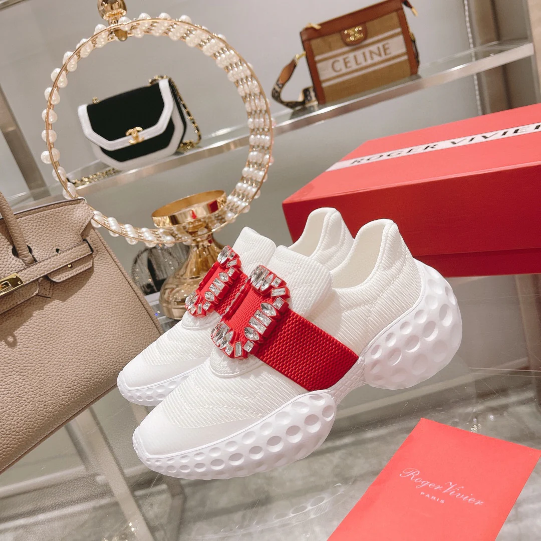 Обувь RV - Коллекция осень/зима 2022 - Классические повседневные туфли с пряжкой, украшенной стразами.