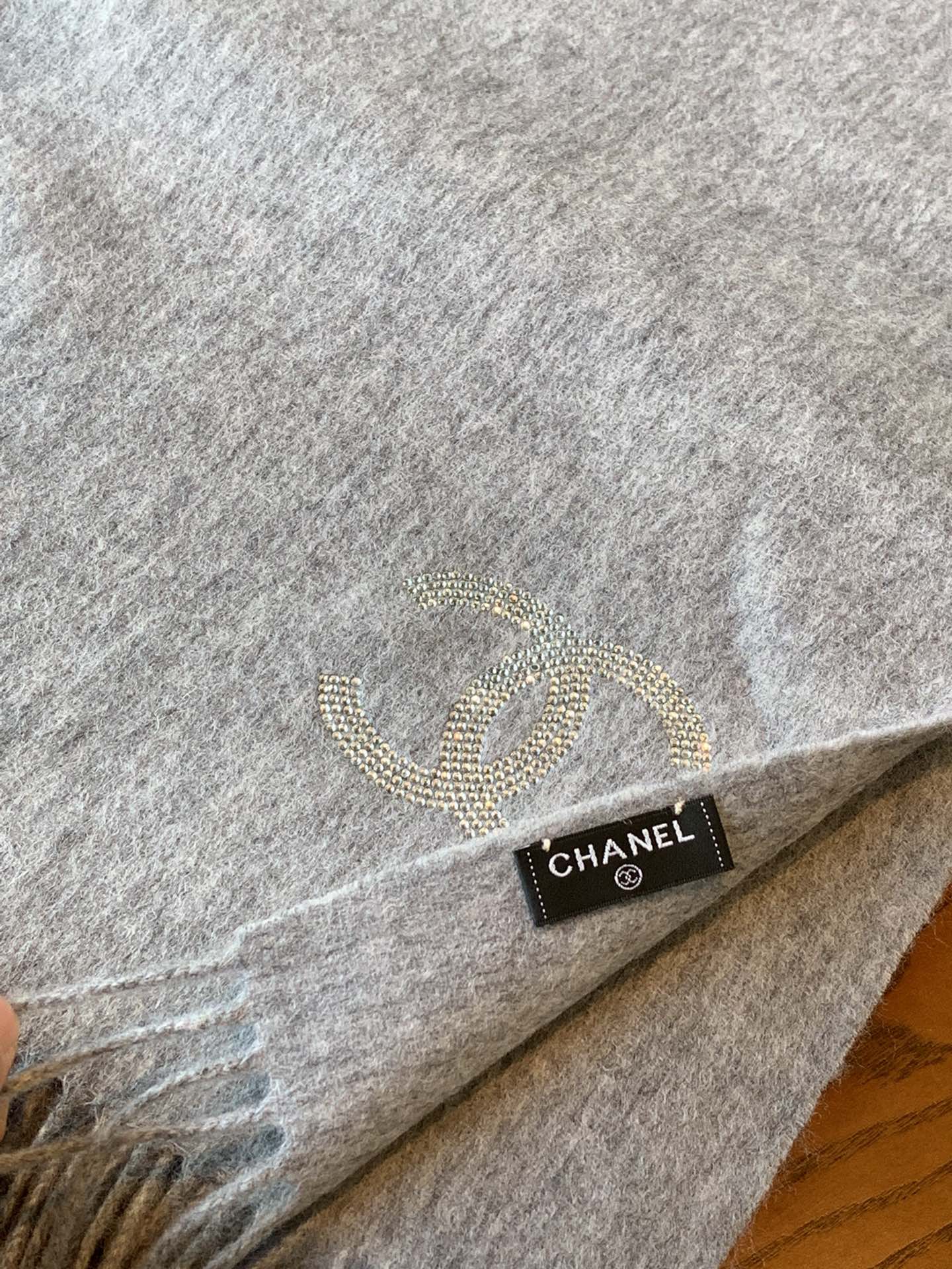 Chanel - Кашемировый шарф, украшенный бриллиантами - 180-70-102 см - Серый