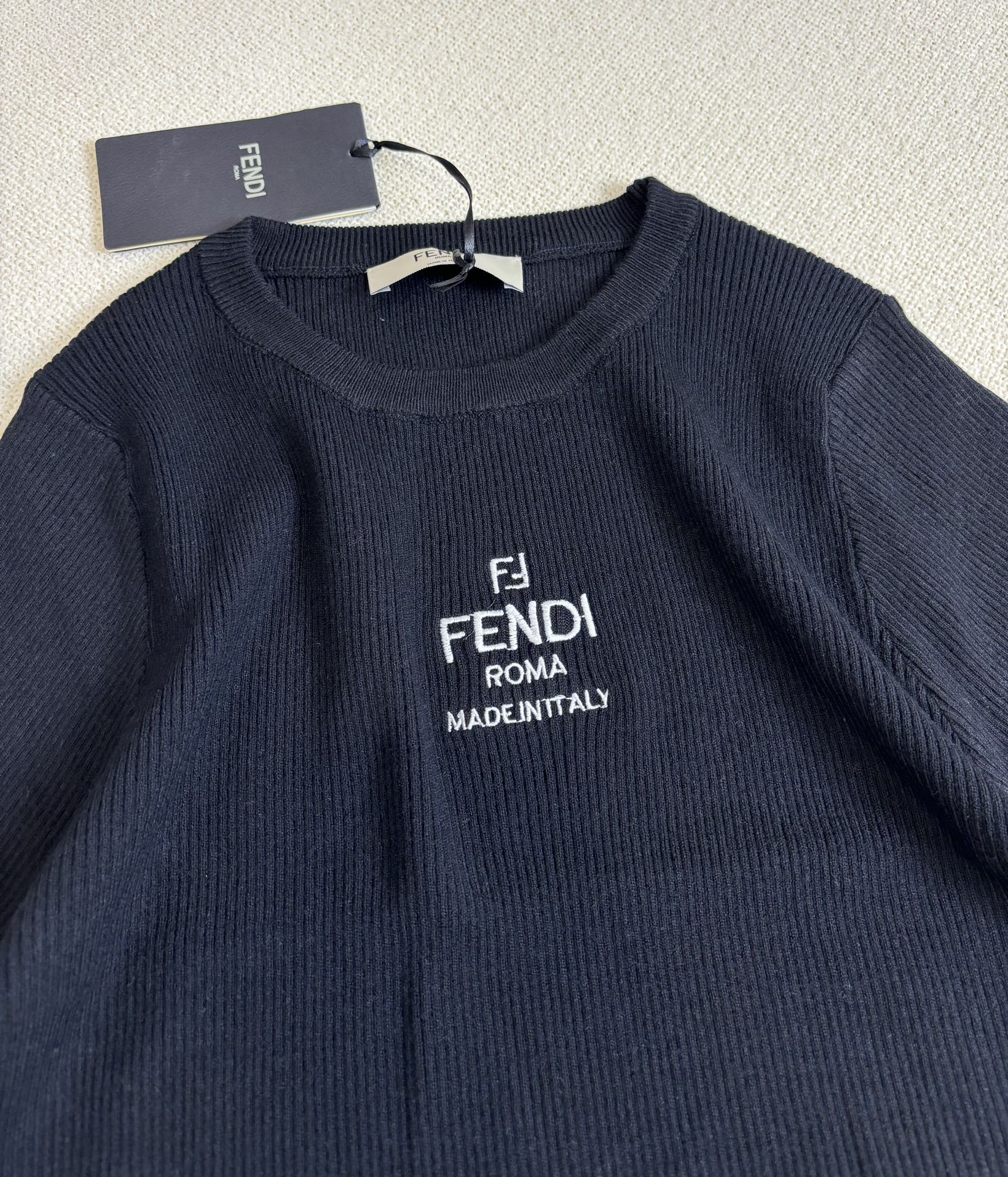 Fendi - 2403 - Трикотажная футболка с коротким рукавом для ранней весны - Черная