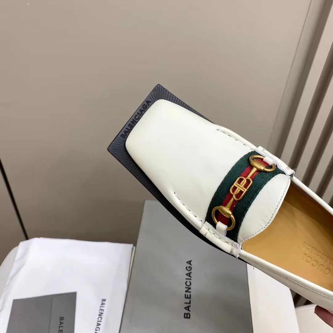 Balenciaga - Обувь в афро-стиле