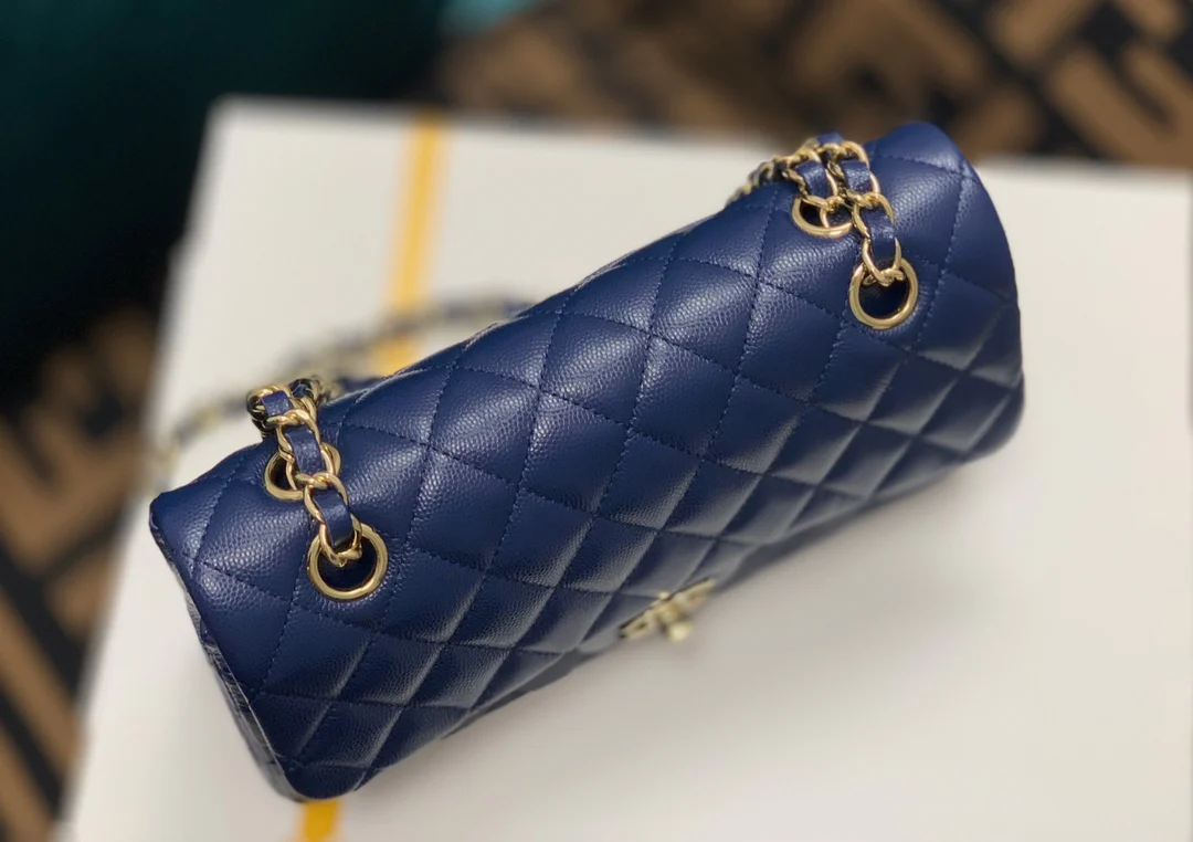 Chanel - Маленькая сумка из телячьей кожи с шариковым узором - CF - Темно-синий - 23 см