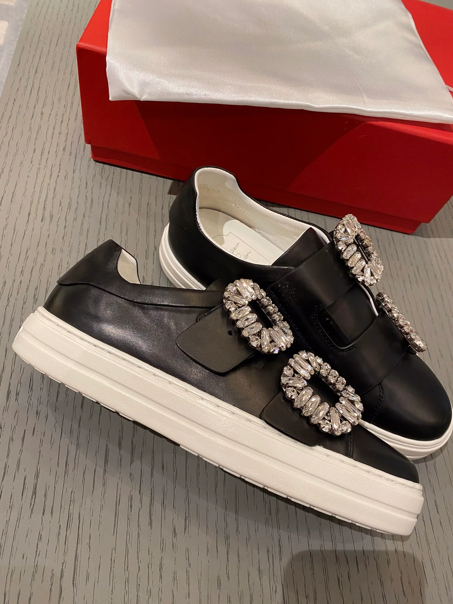 RV - Осенне-зимние лоферы с двумя пуговицами