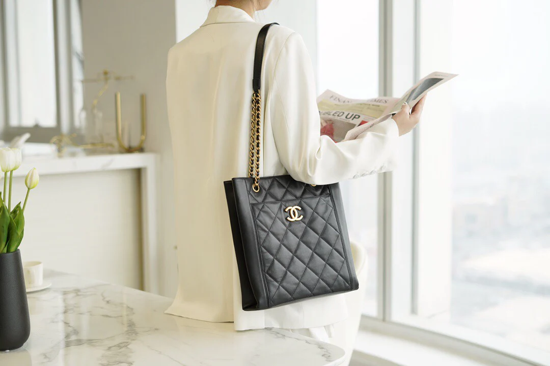 Кожаная сумка-шоппер Chanel