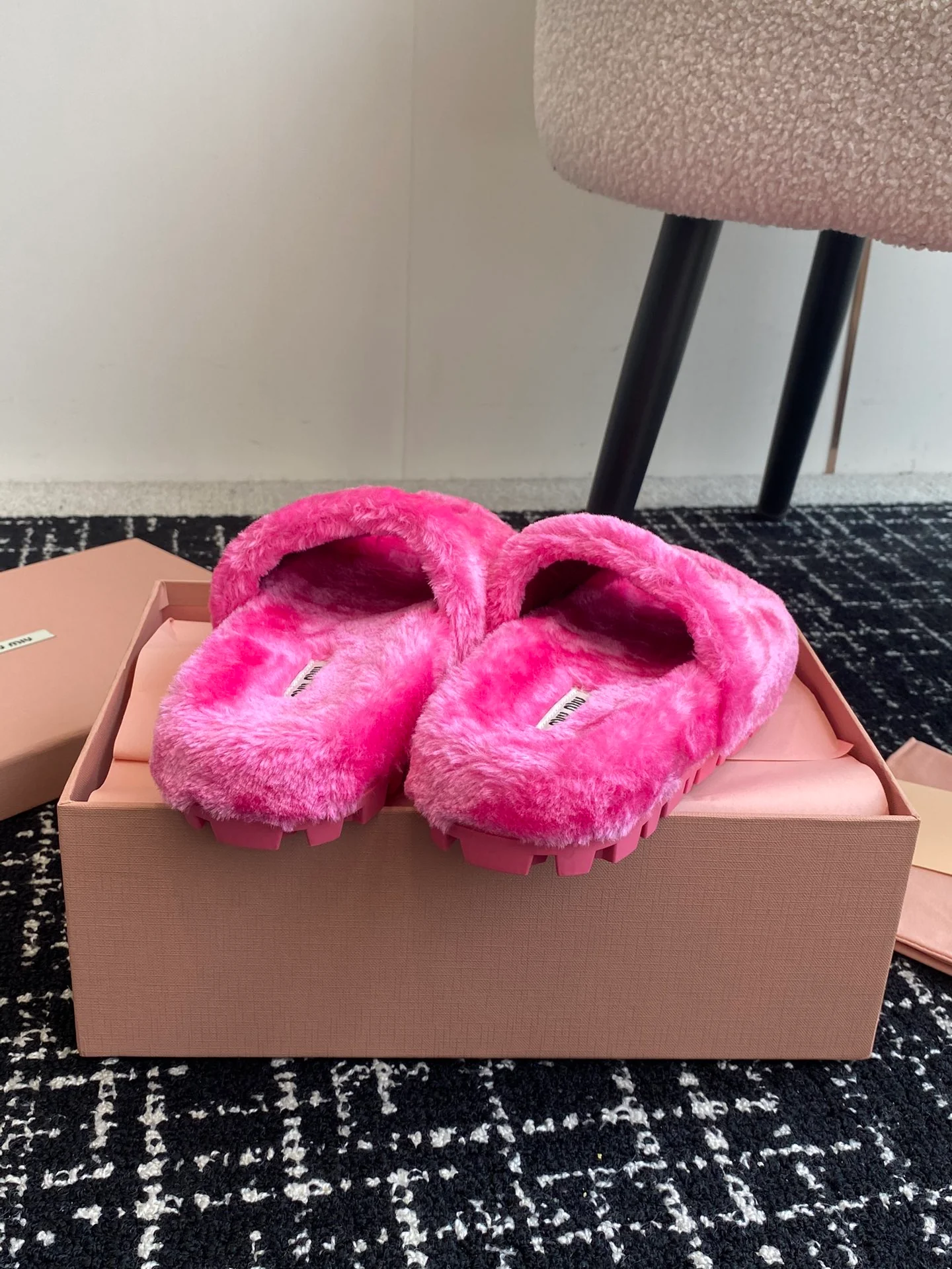 Шерстяные тапочки Miu Miu 2024 - розовые