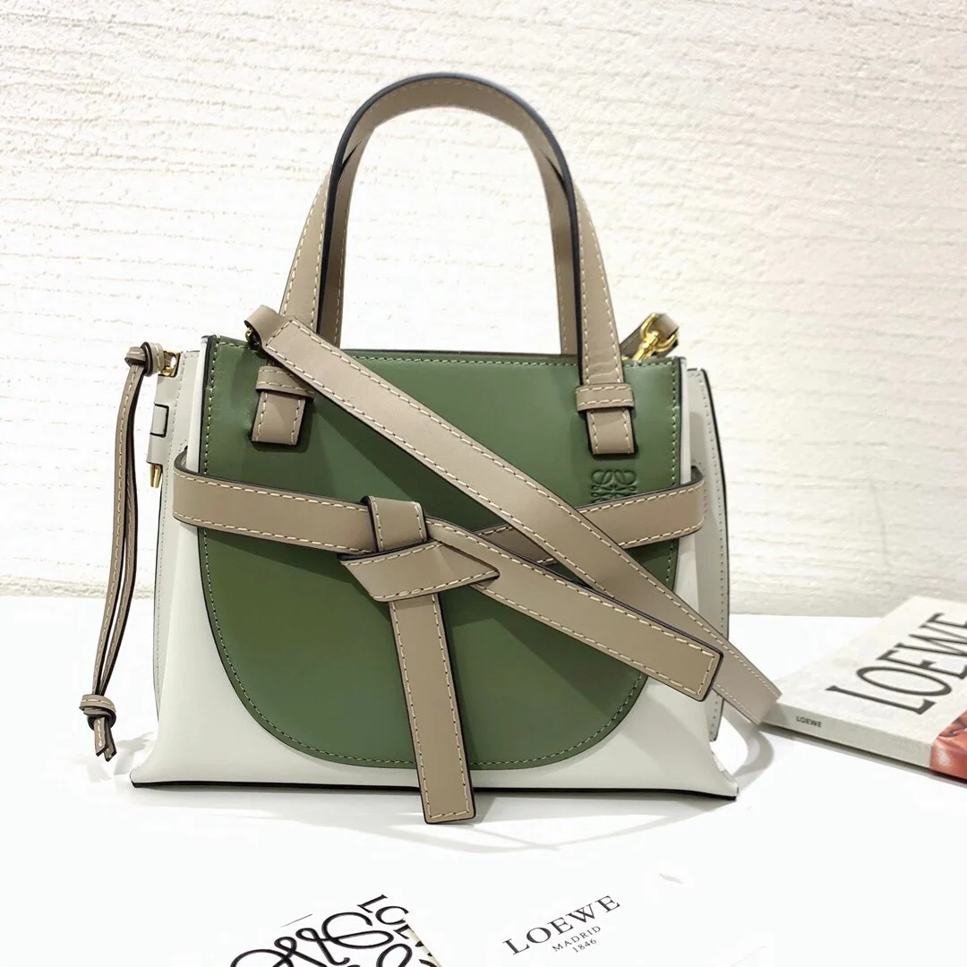 Мини-сумка Loewe с верхней ручкой, размер 25, длина 18, 9 см.