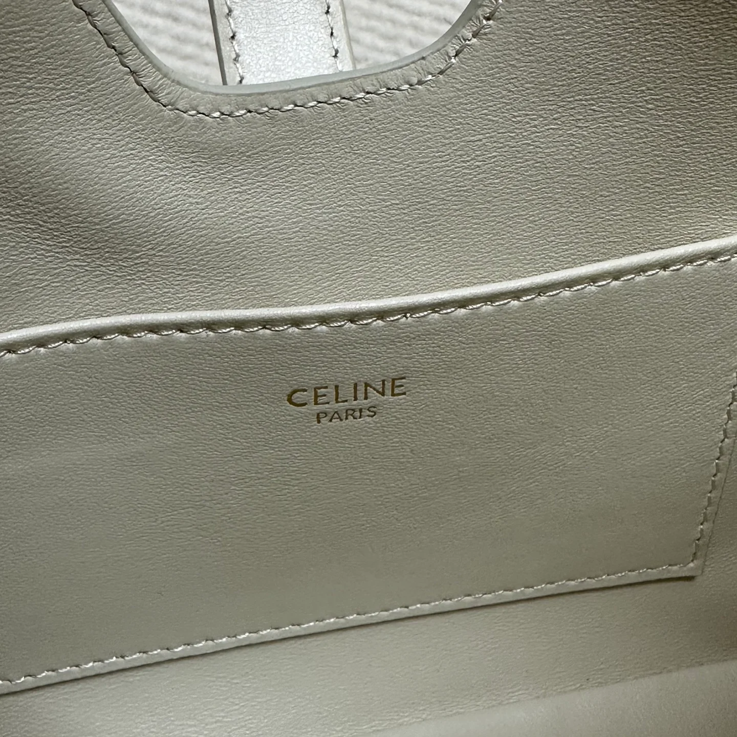 Сумка Celine Camille 16 из мягкой кожи с цепочкой - белая.