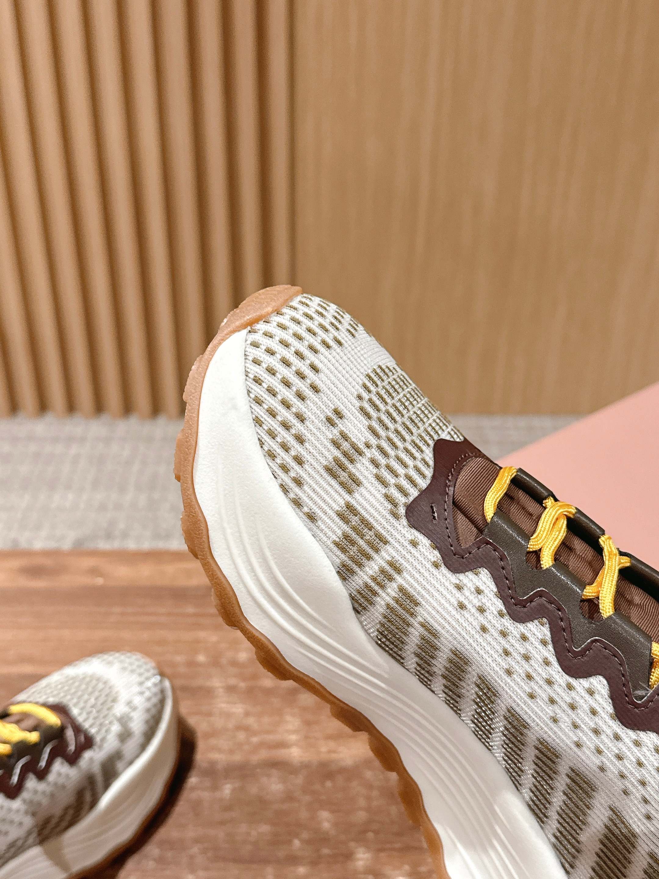 Кроссовки на платформе Miu Miu - коричневые