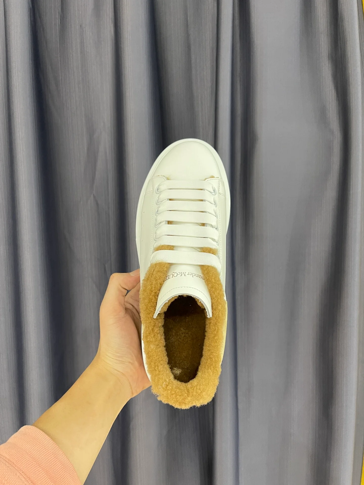 Классические белые кроссовки McQueen - унисекс - женские, производство Маврикий - Премиум-издание