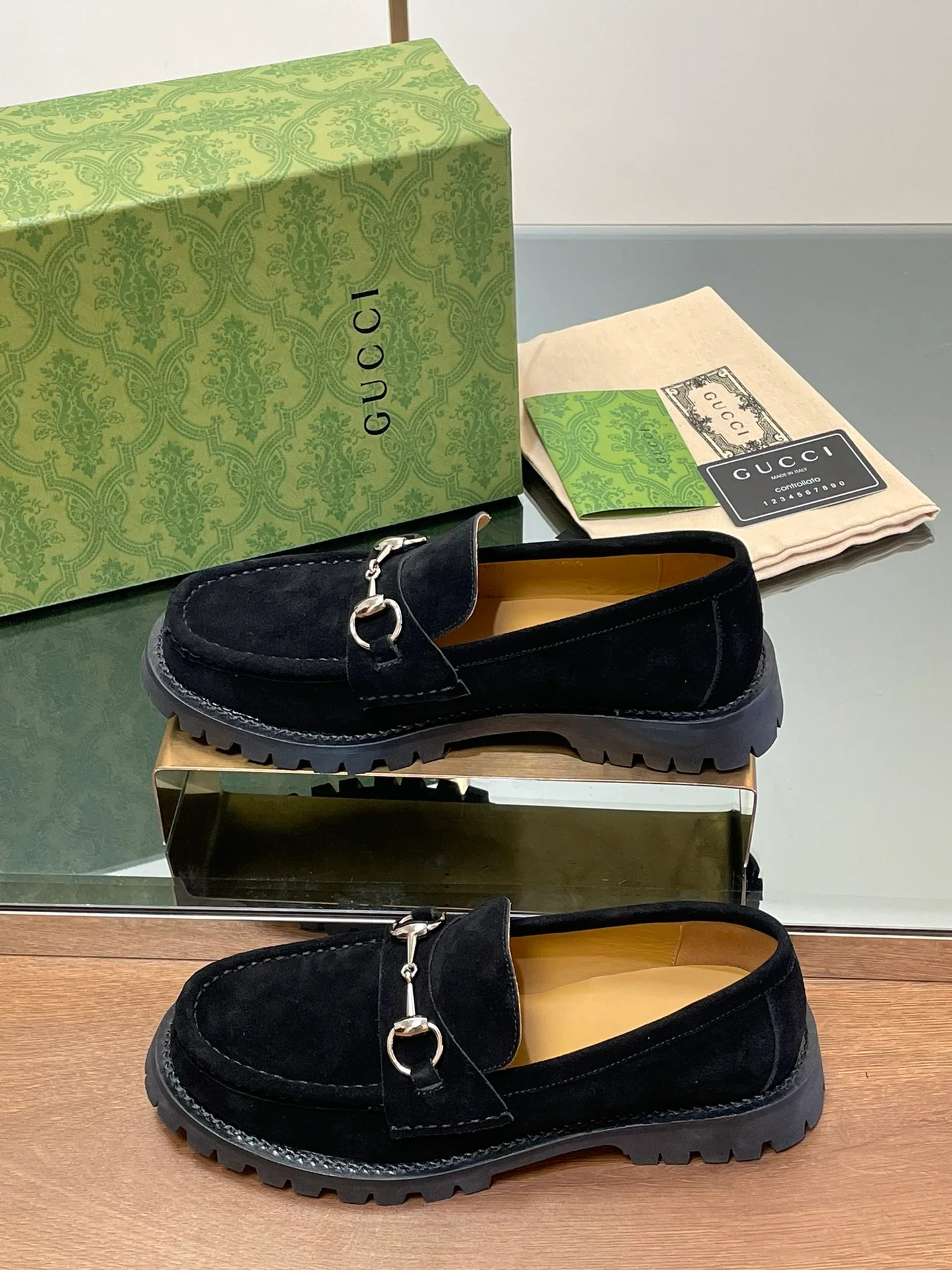 Замшевые лоферы Gucci 2024 - черные