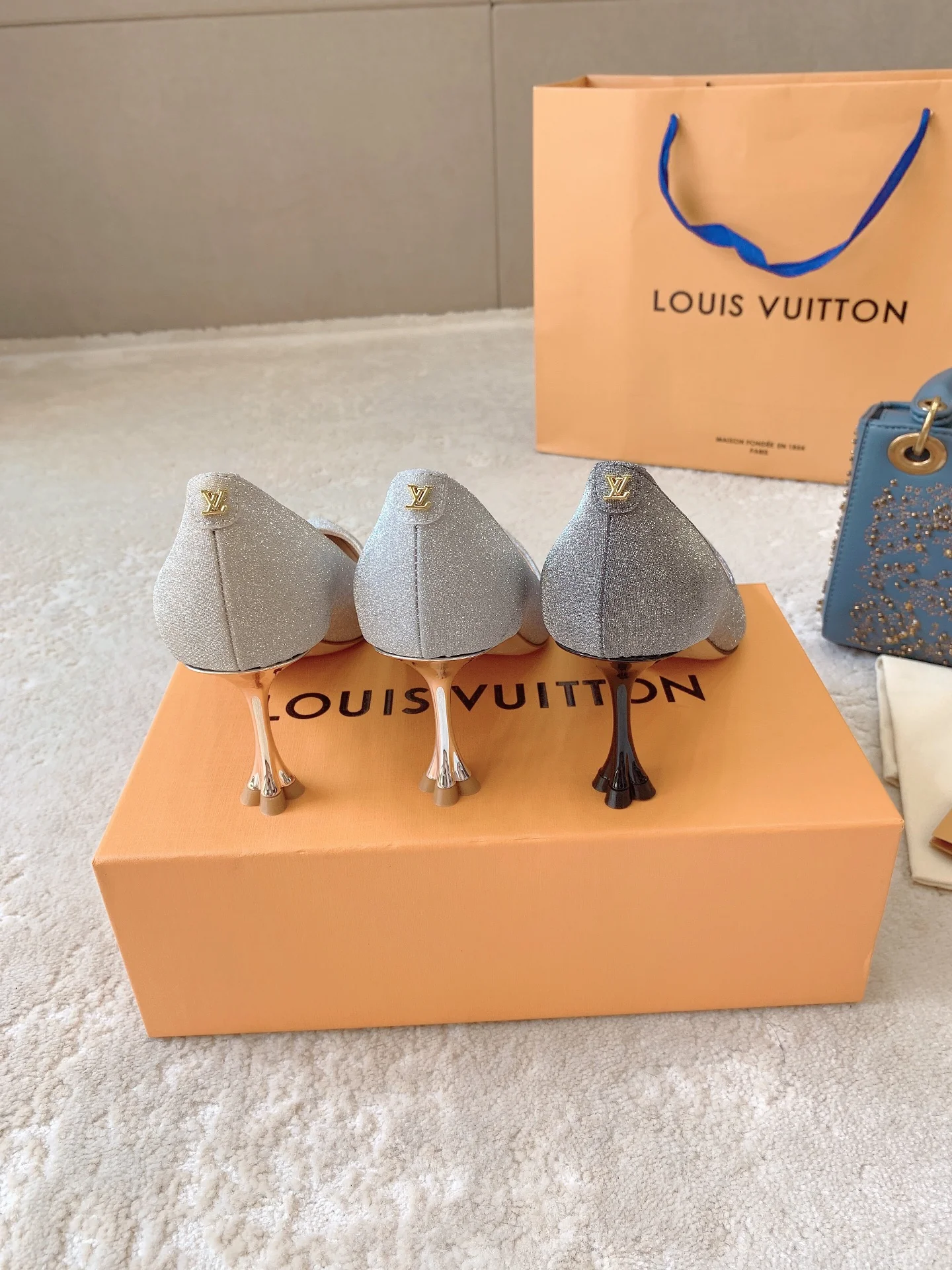 Новинка весны/лета 2023 - Коллекция Blossom Elegance - Босоножки на высоком каблуке - 7-5 см - Серебристые - 1