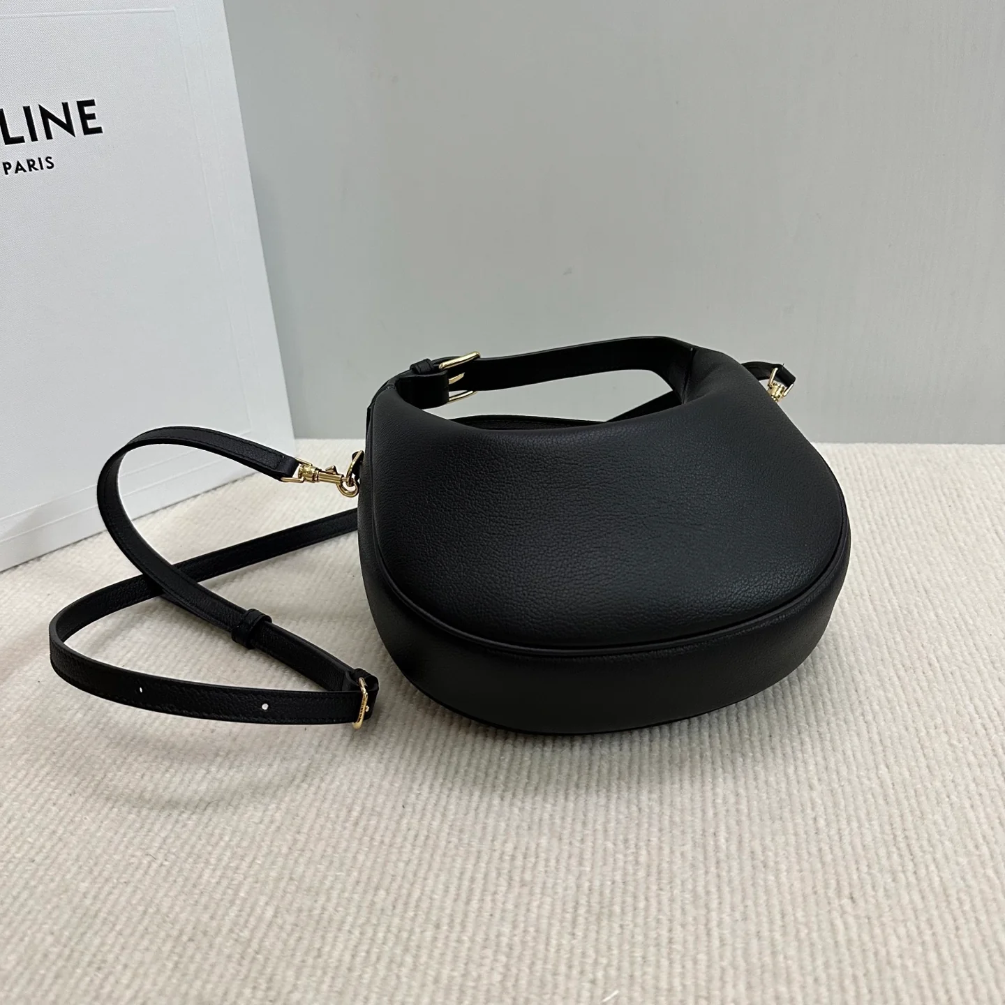 Сумка Celine-Lulu Crescent Bag — черная