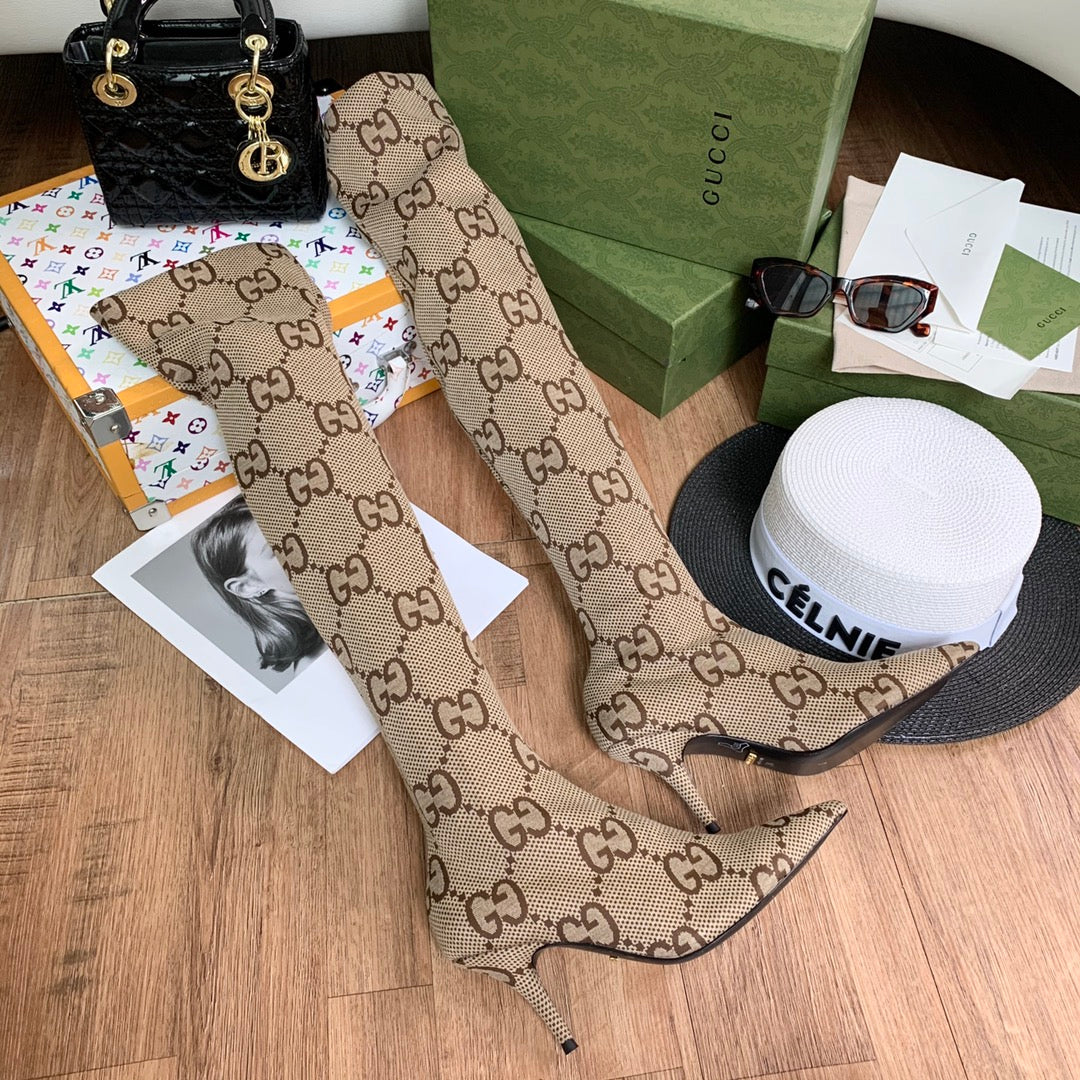 Ботильоны-носки Gucci Осень/Зима 2022 на шпильке с острым носком - Абрикосовый цвет - Высота каблука 22 дюйма