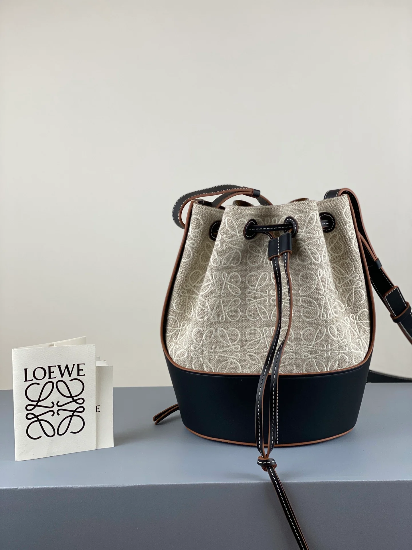 Loewe - Новая жаккардовая ткань Bucket