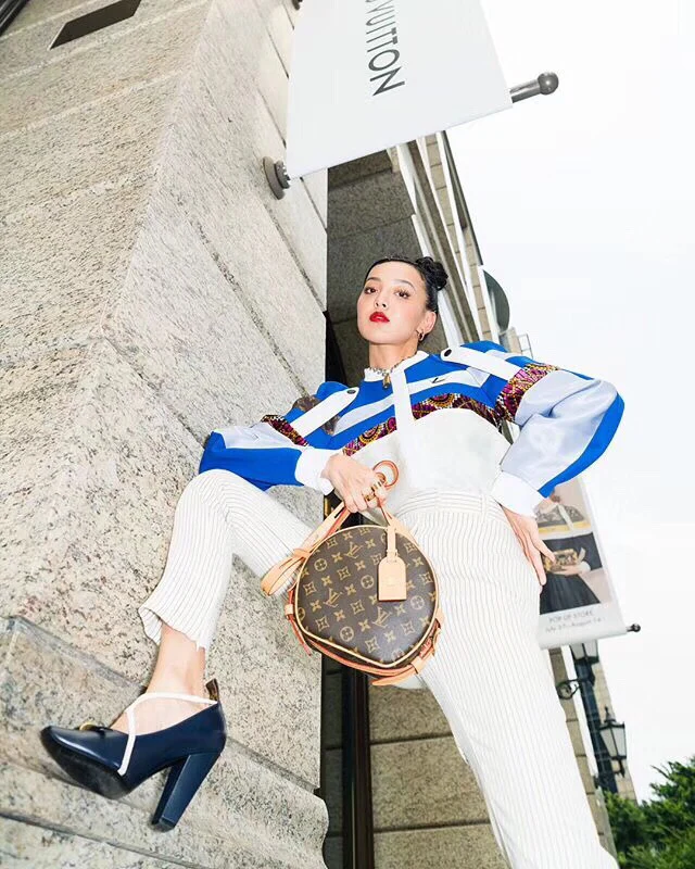 Круглая сумка LV