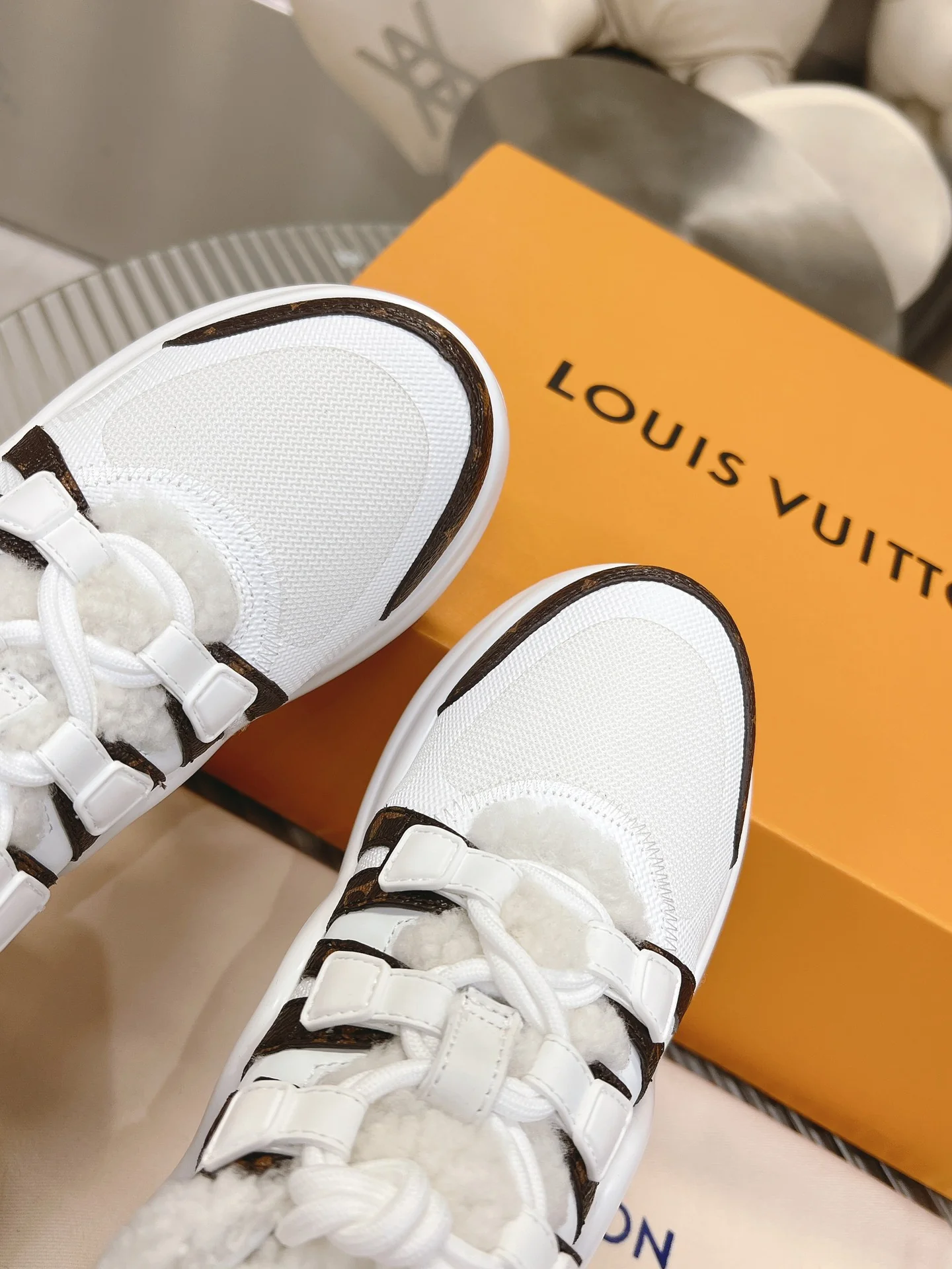 LV - Массивные туфли из шелковой кожи - Бело-коричневые