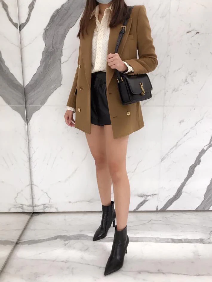 Сумка YSL Solferino Tofu Bag - Черная - 23 см - На фото: В образе.