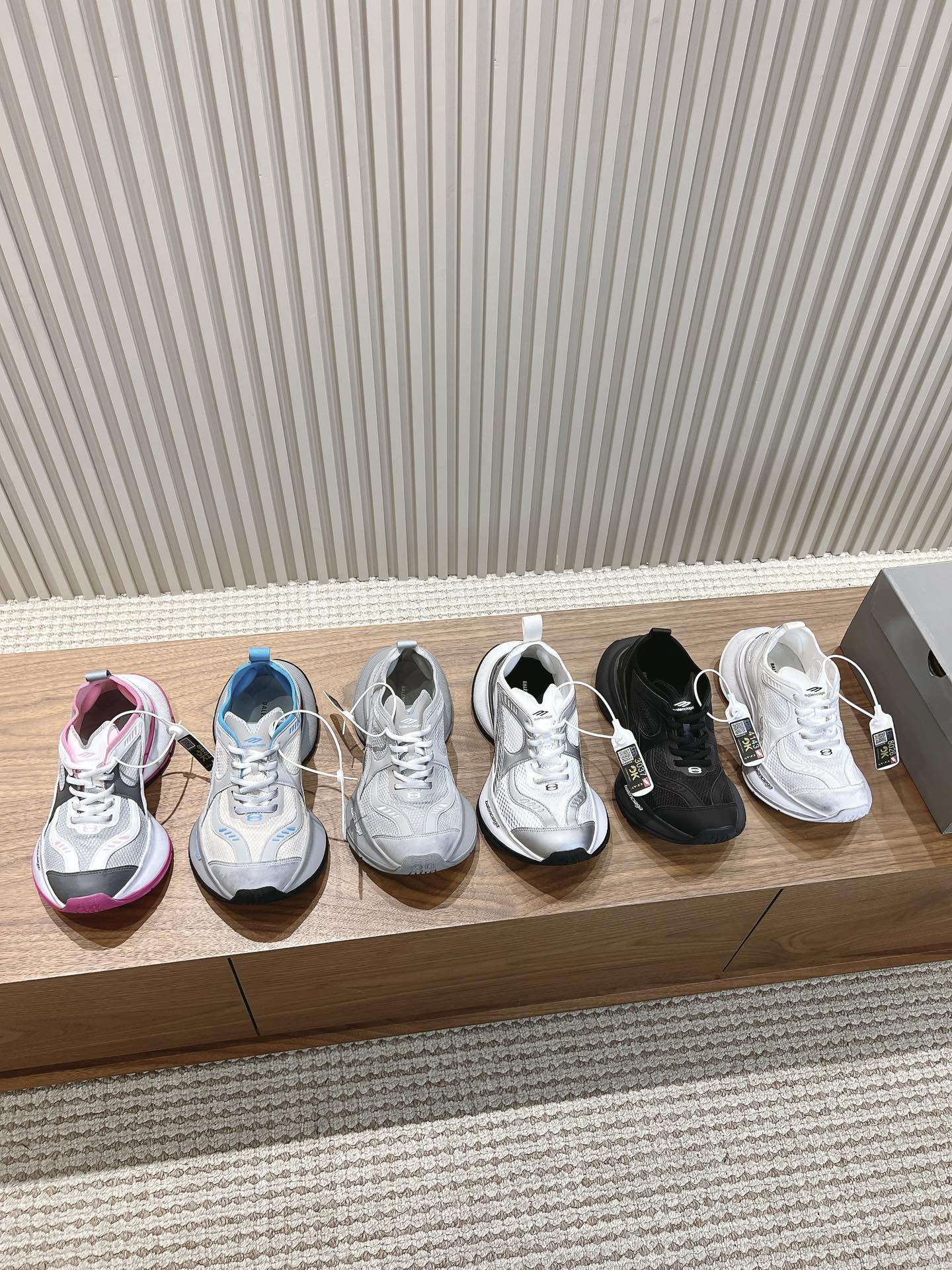 Изображение коллекции кроссовок Balenciaga 2024 года.