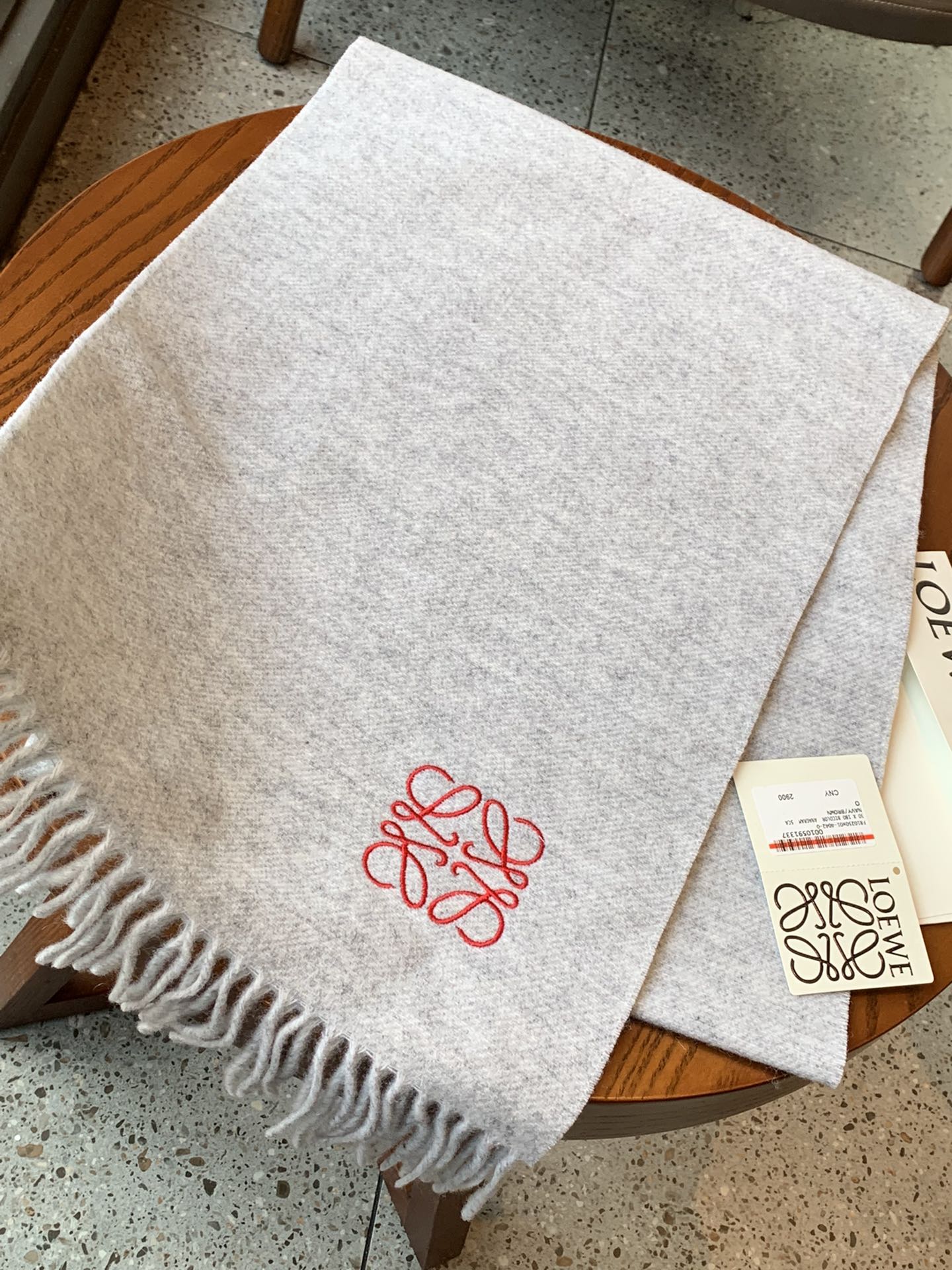 Шарф Lolwei с кисточками, однотонный, 90 г, австралийская шерсть, 10 г, кашемир, серый.