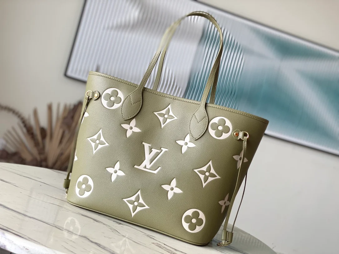m46649-LV-neverfull-mm-grass green