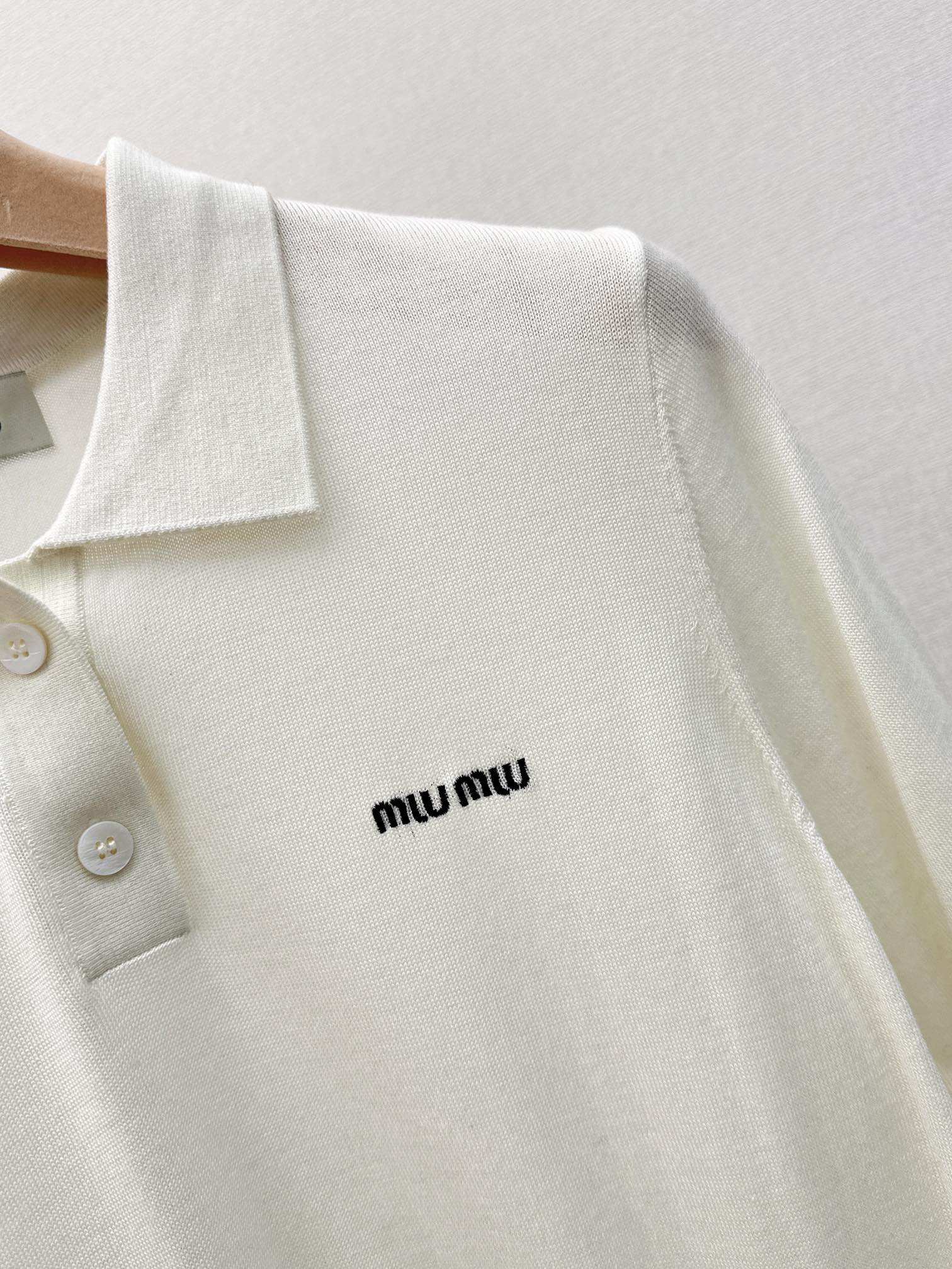 Miu Miu - 2404 - 24ss Весенне-летний новый вязаный свитер-поло - Белый