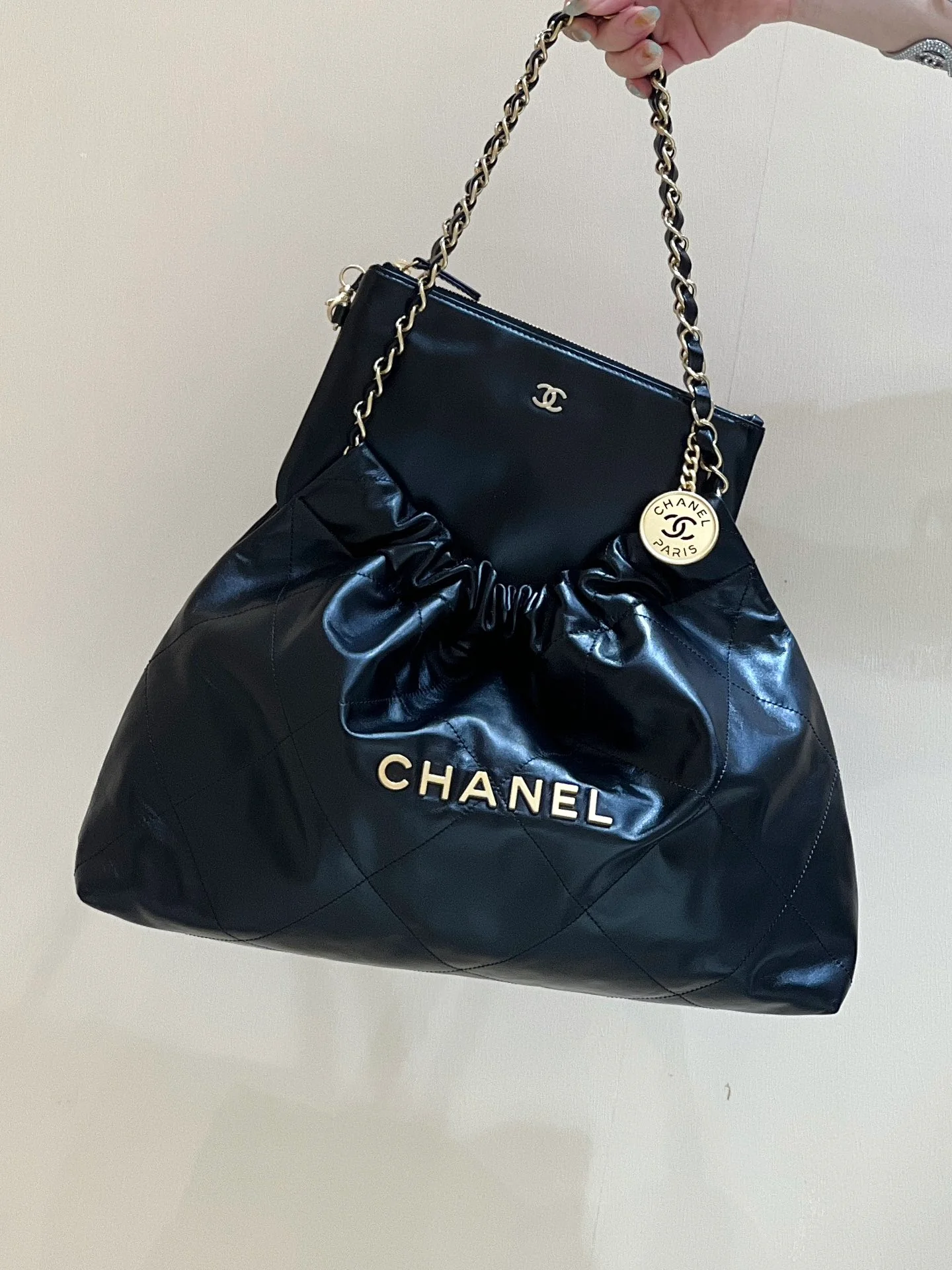 Мусорный мешок Chanel Retro с горизонтальной золотой цепочкой - черный