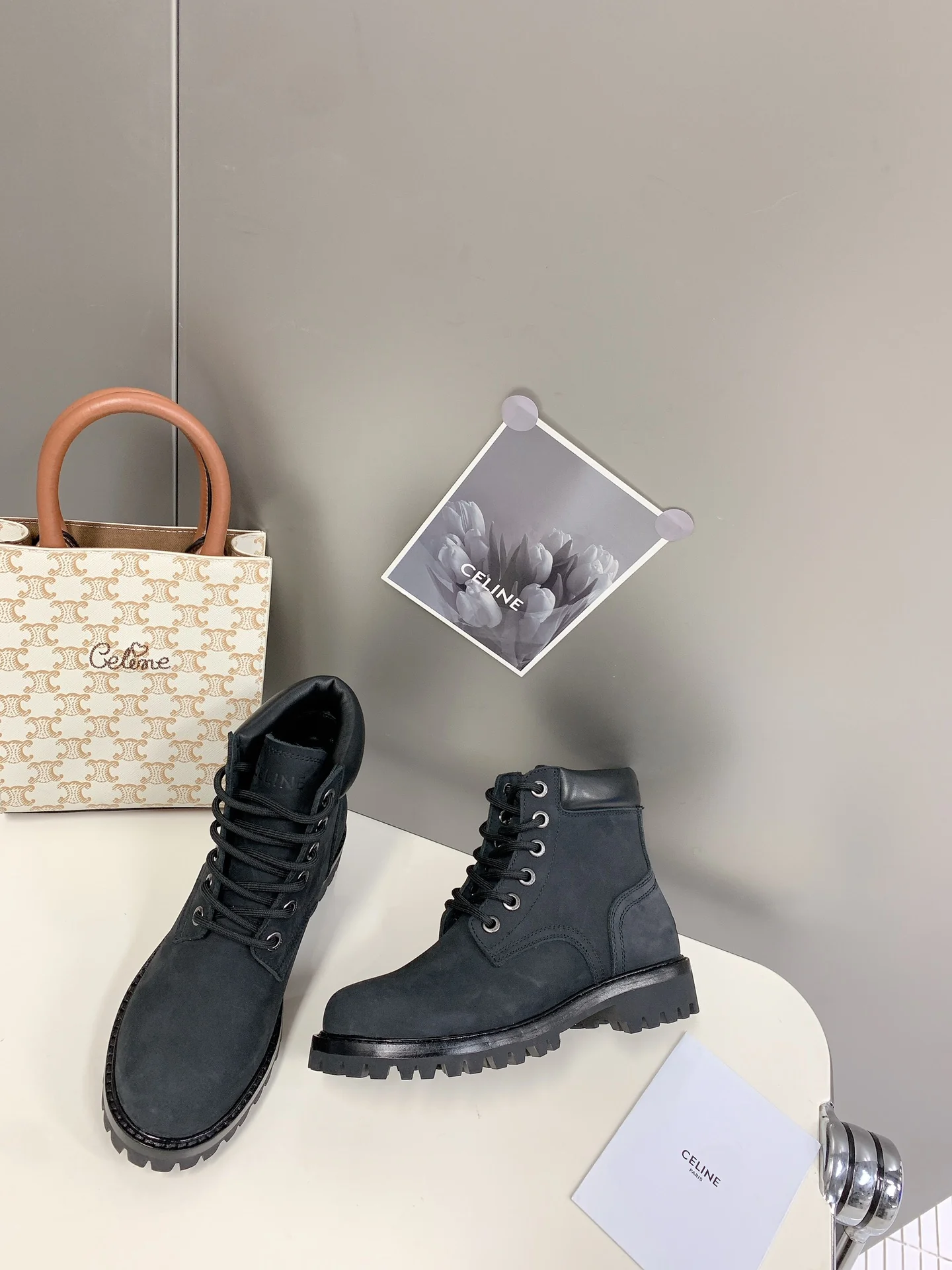Celine - 2022 - Новые классические ботинки Dr. Martens