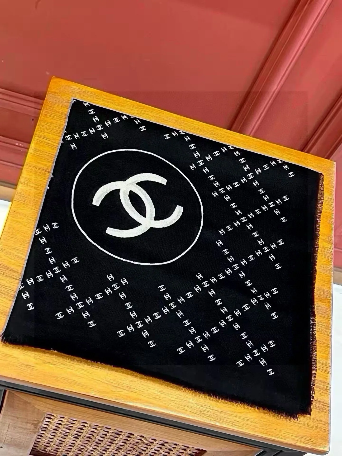 Шарф Chanel 2024 Double C из сетчатой ??ткани - 140-140 - Черный