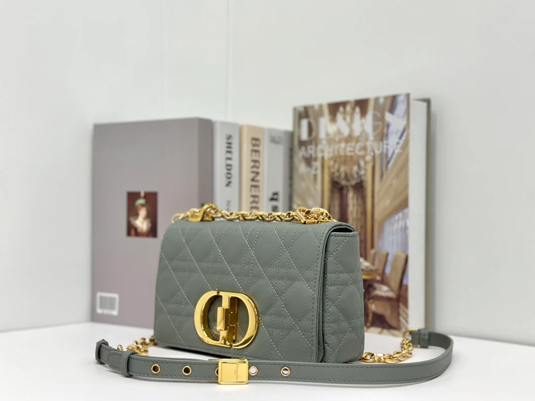Маленькая сумка Dior Caro на цепочке - серая