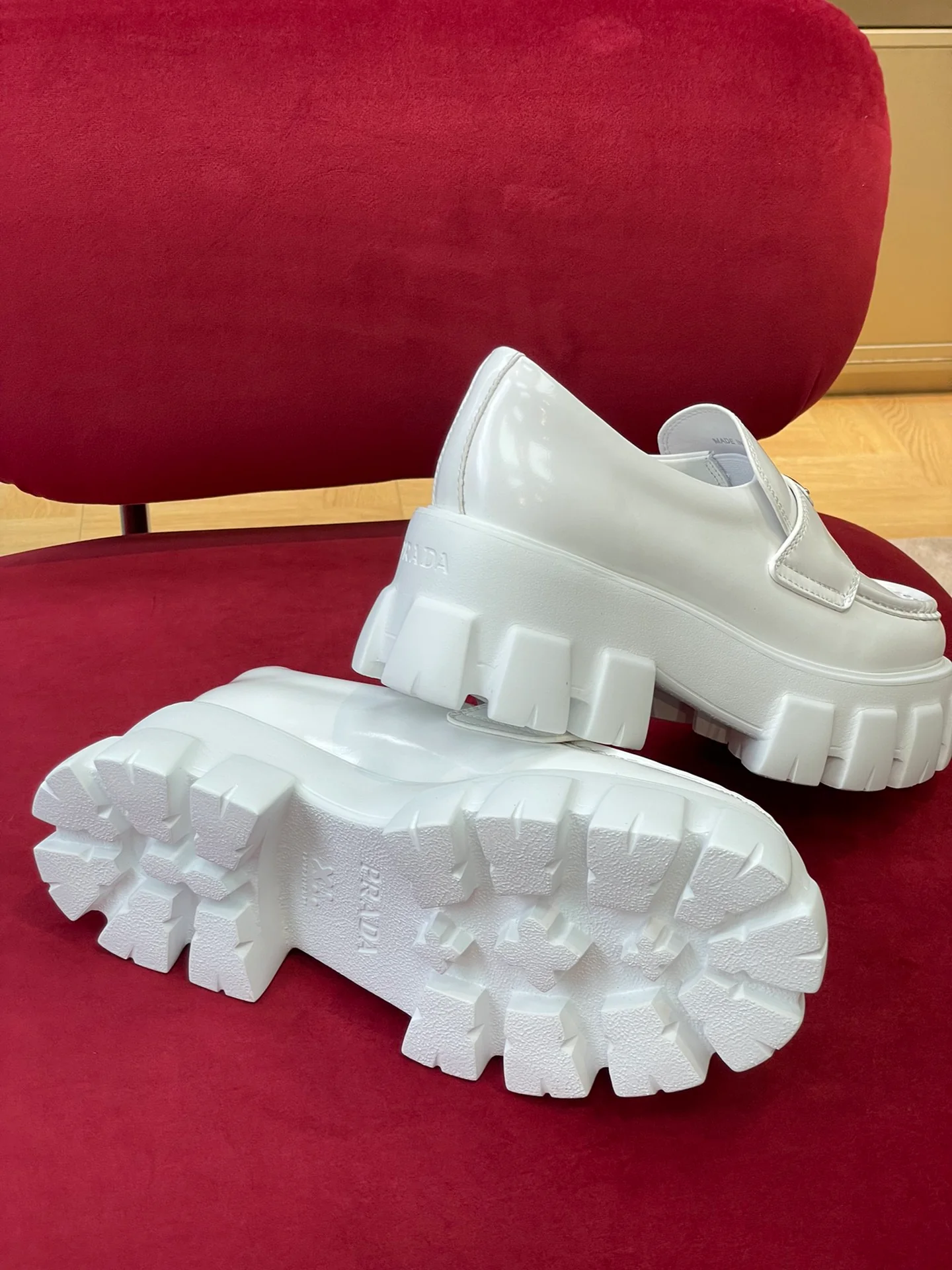 Лоферы на платформе Prada 2024 - белые - 1