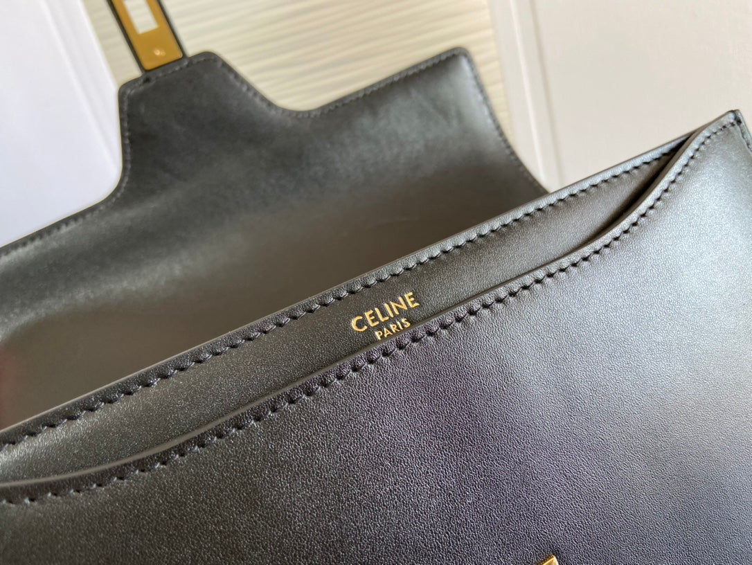 celine-soft-16 кожаная сумка на цепочке-1