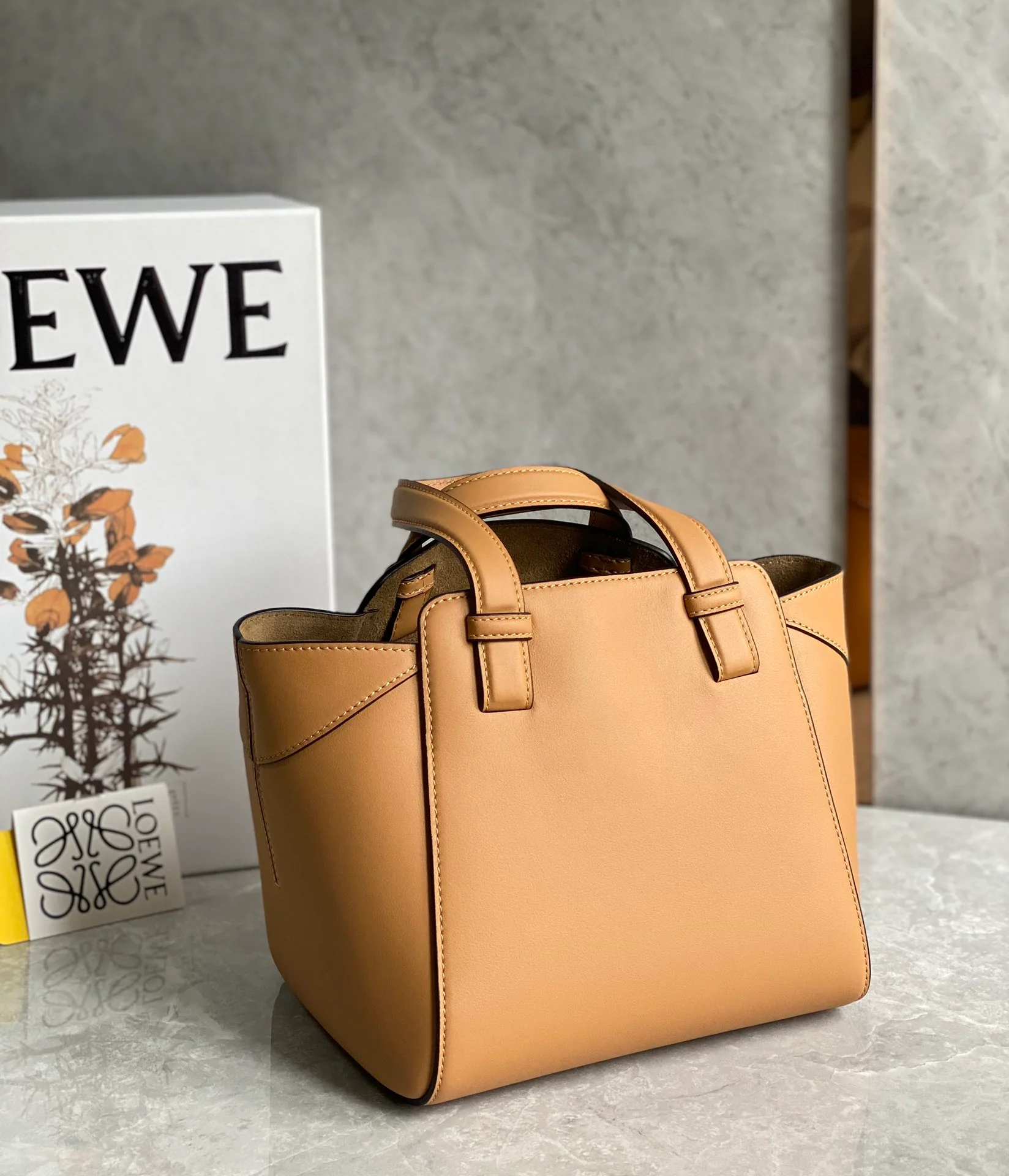 Сумка-гамак Loewe Hammock Nugget Bag - цвет хаки