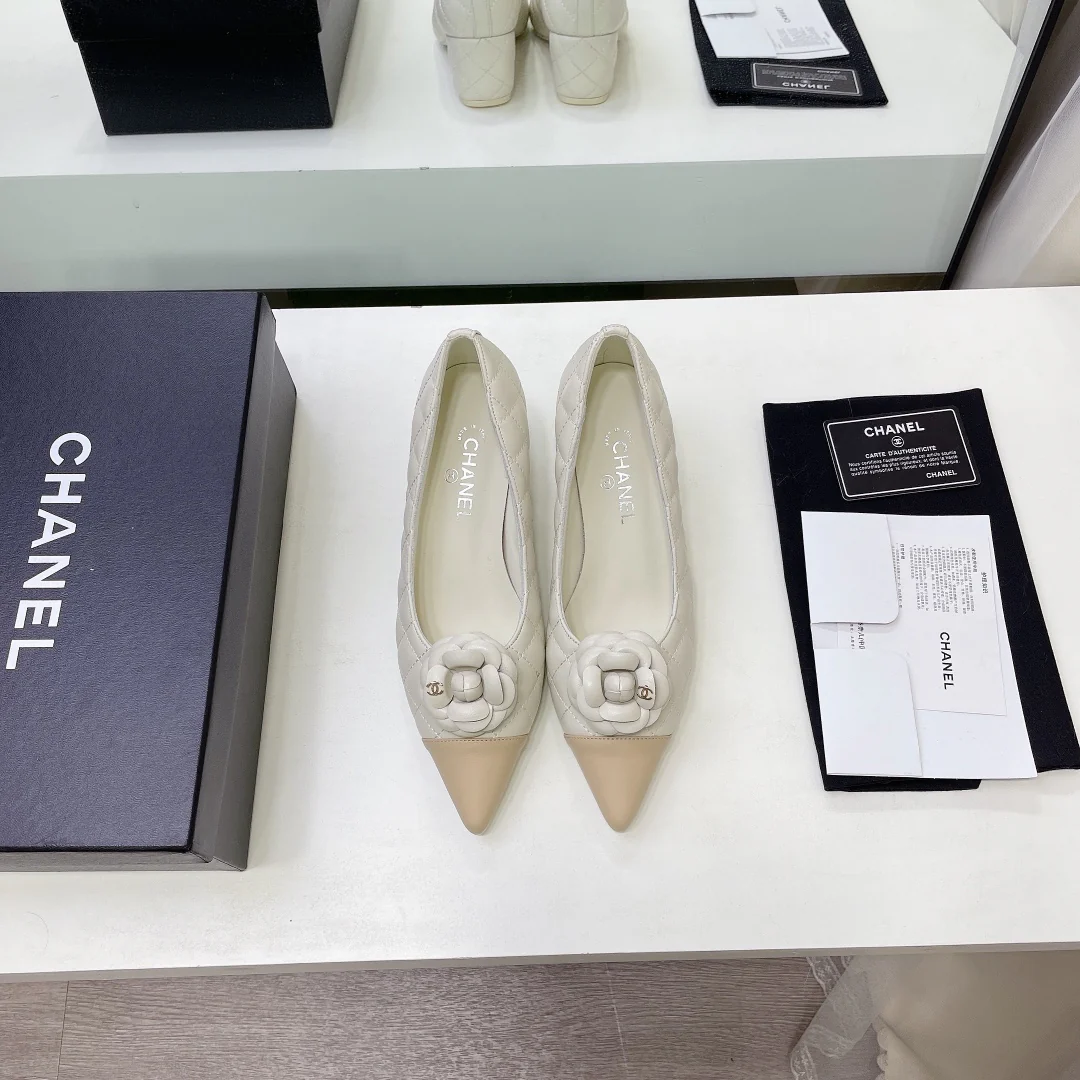 Балетки Chanel Camellia - белые