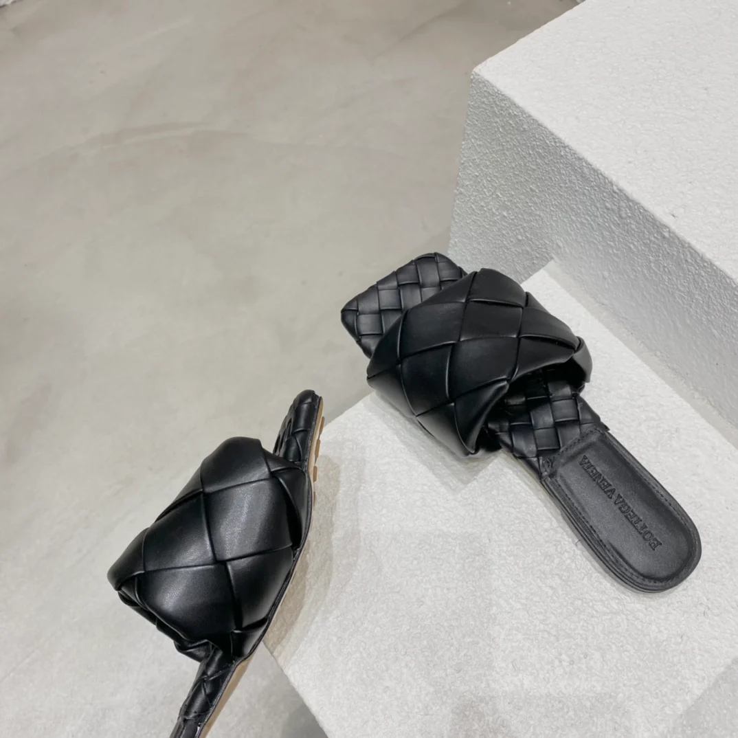 Новинка сезона весна/лето 2021 от BV - Плоские плетеные тапочки - Черные