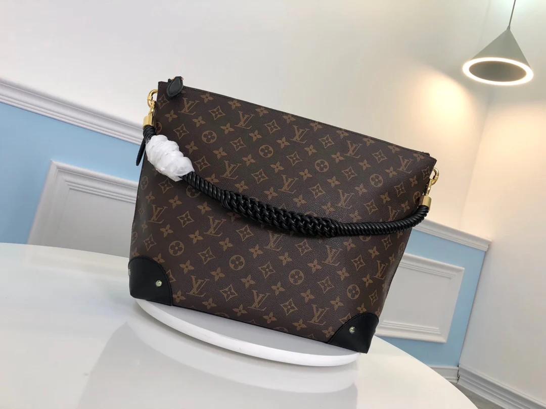 m44130-LV-2017 Новинка с подиума -tuileries-besace - сумка для нот