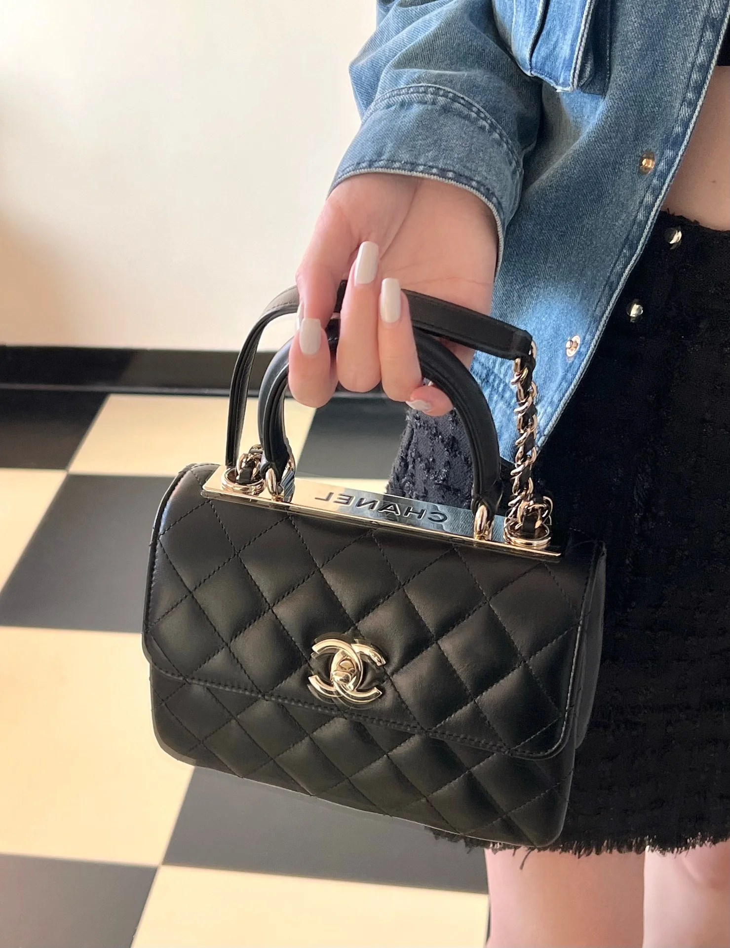 Трехслойная сумка Chanel - маленькая - черная - фурнитура из светлого золота