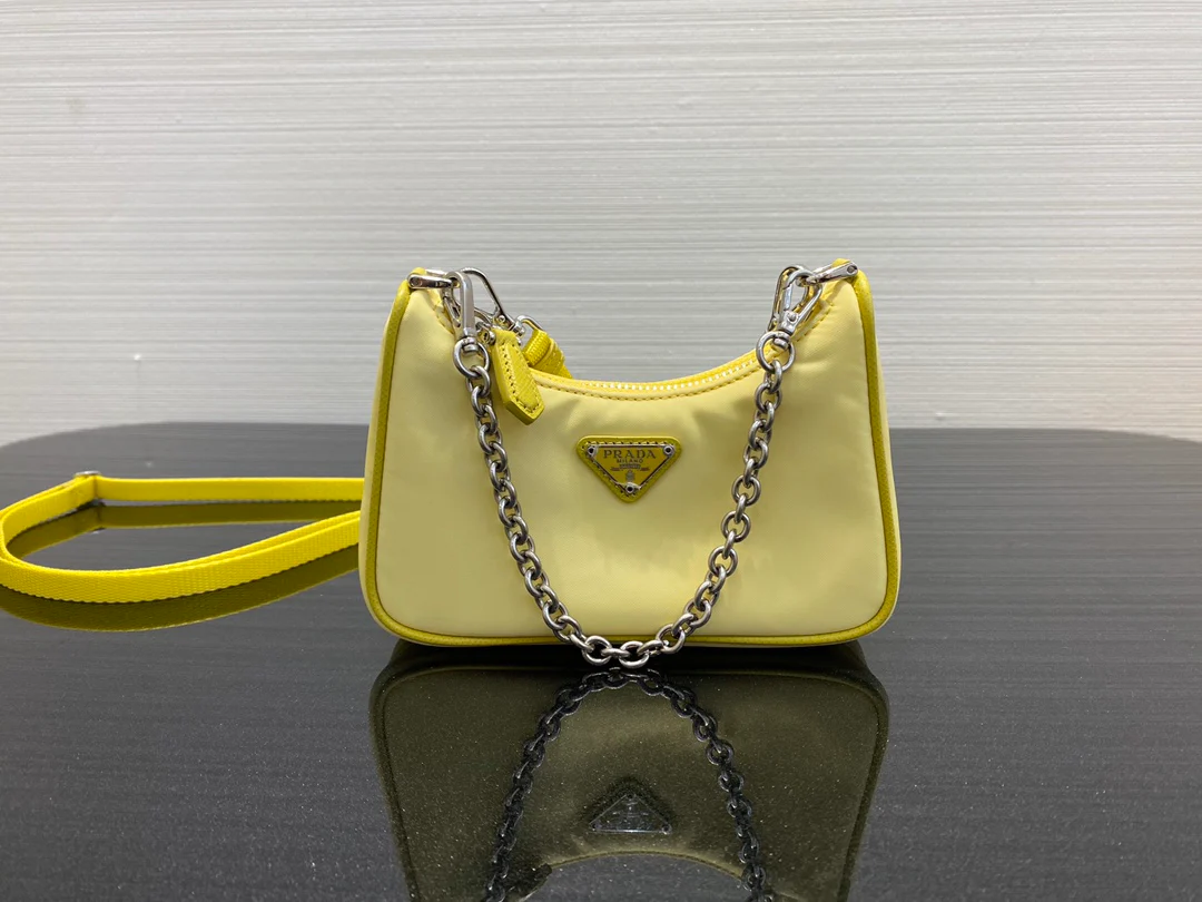 Миниатюрная сумка-хобо Prada, жёлтая