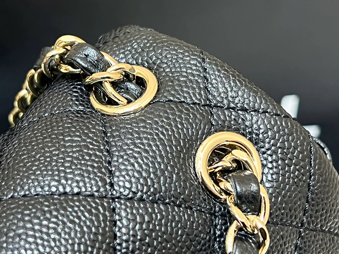 Коллекция Chanel Весна/Лето 2023 - Duma - Рюкзак из зернистой кожи - Черный