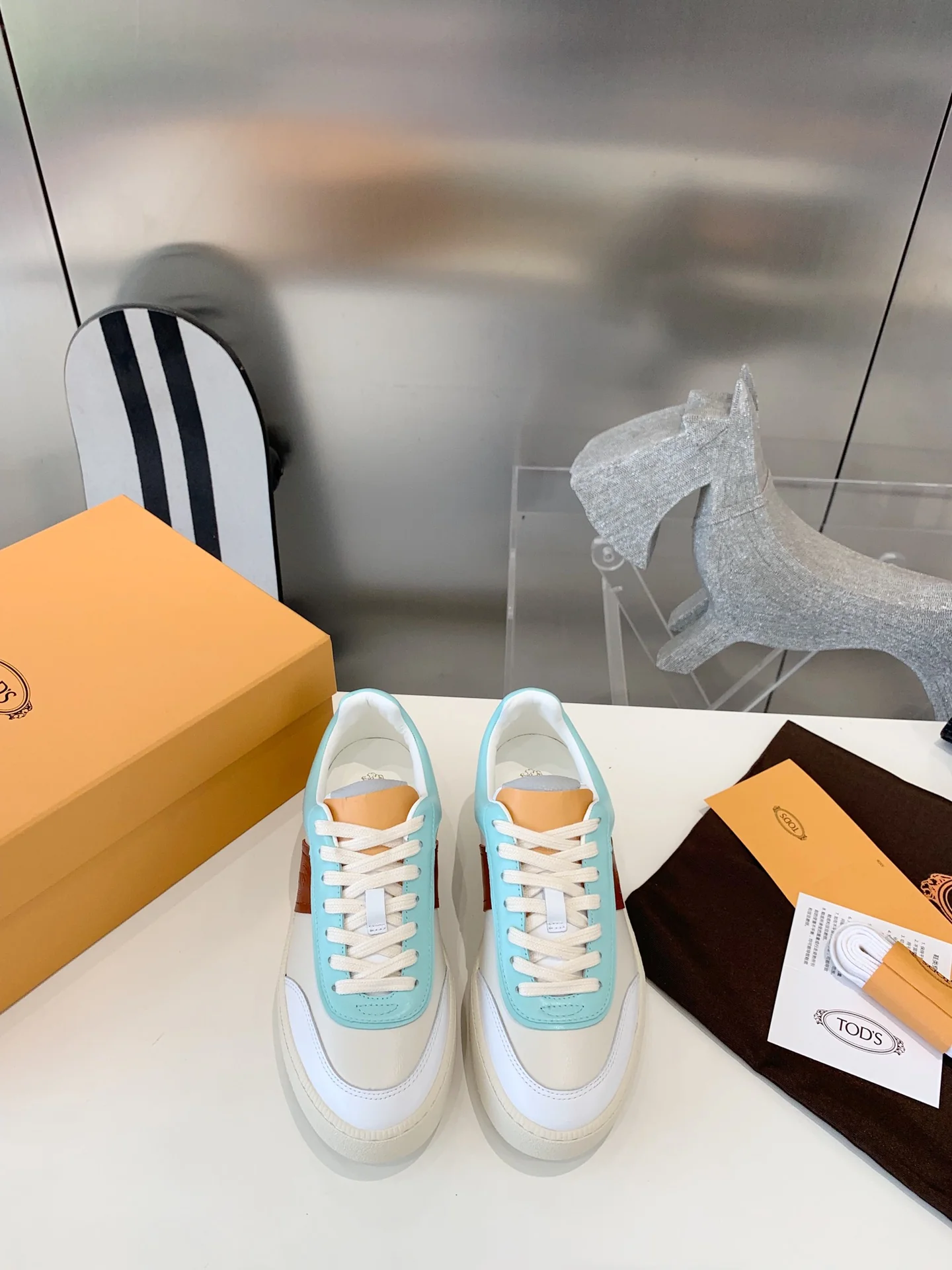 Весенняя коллекция Tods 2023 - Повседневные туфли на платформе от Tods