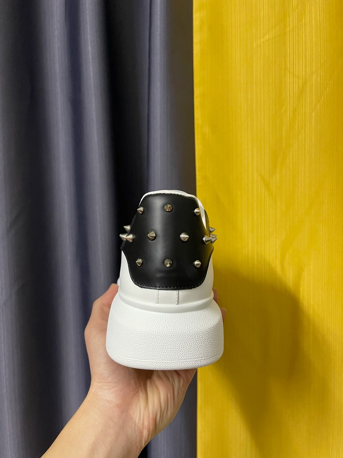 Классические белые кроссовки McQueen - унисекс - черная кожа с декоративным мыском на пятке