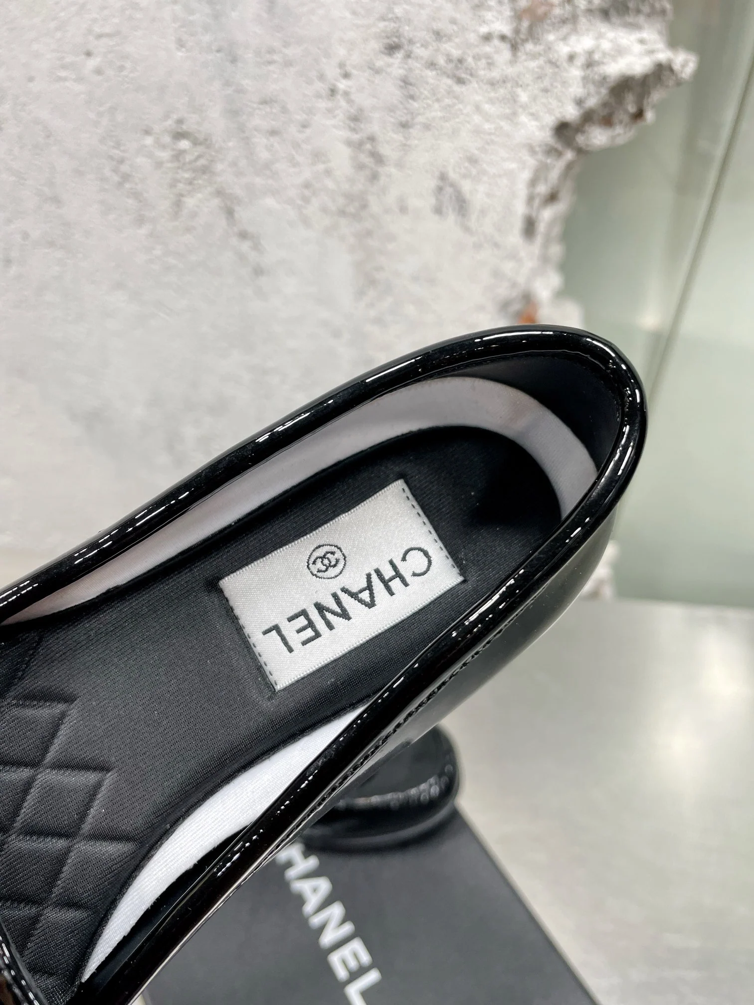 Новинка сезона осень/зима 2022 от Chanel - Ретро-туфли афро на низком каблуке - Черные