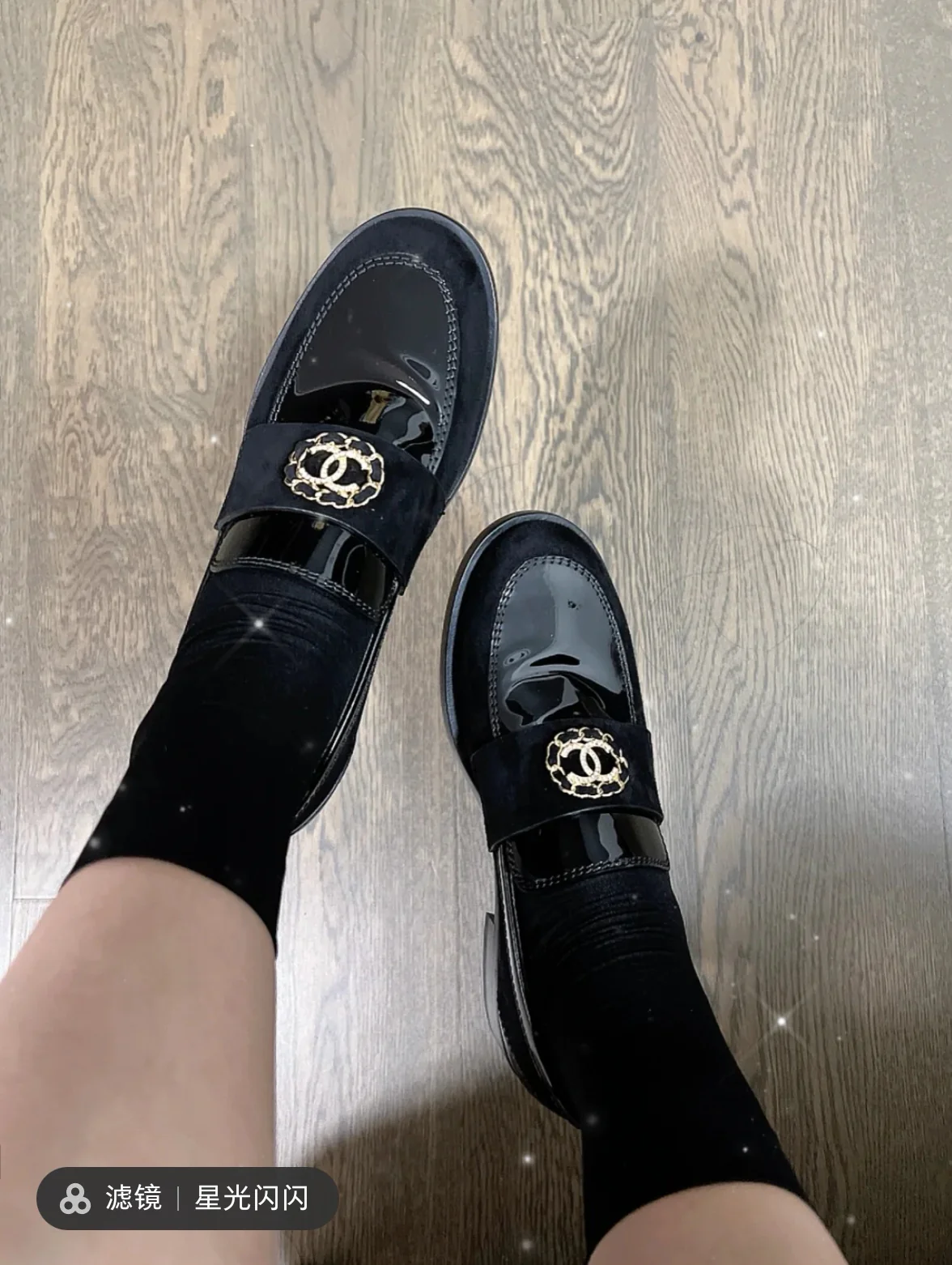 Винтажные лоферы Chanel — на фото.