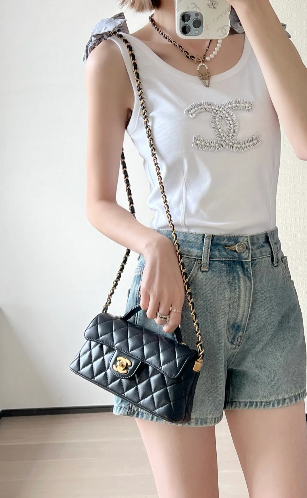 Мини-юбка Chanel Kelly из шерсти, черная, 25 пенсов.