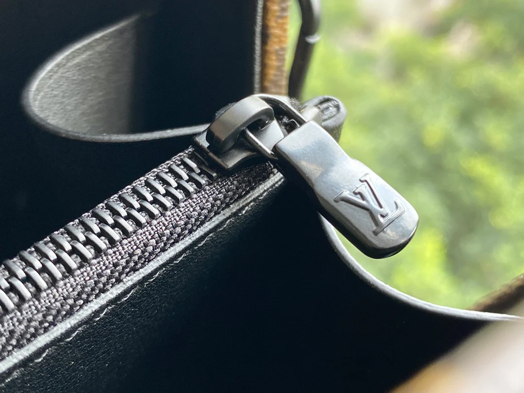 lv-m20233-Monogram Flocked Box Bag