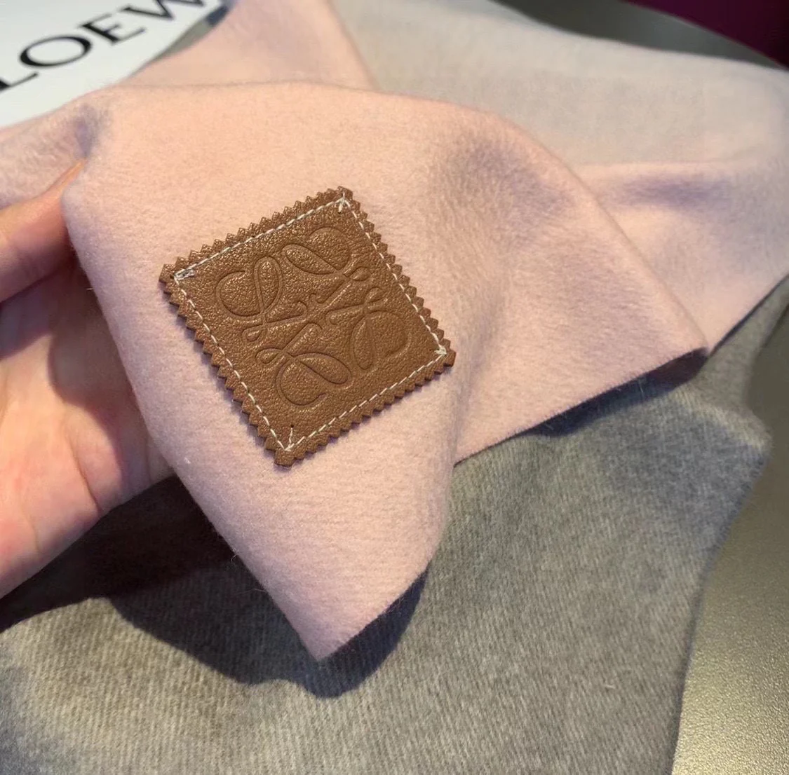 Lolwei - Шарф с кисточками ?Водяная рябь? - Розовый