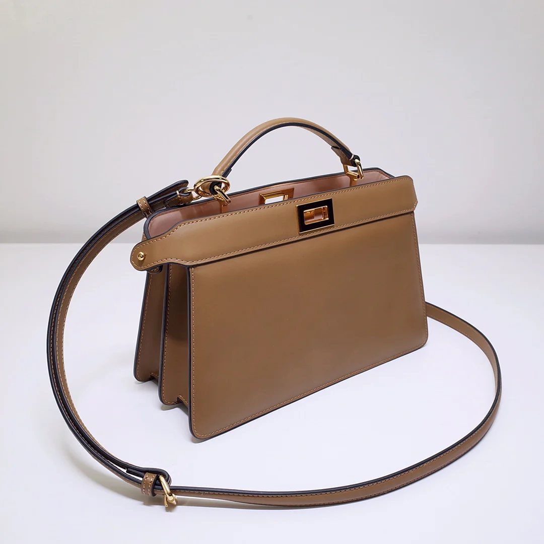 Маленькая кожаная сумка Fendi Peekaboo i-seey абрикосового цвета